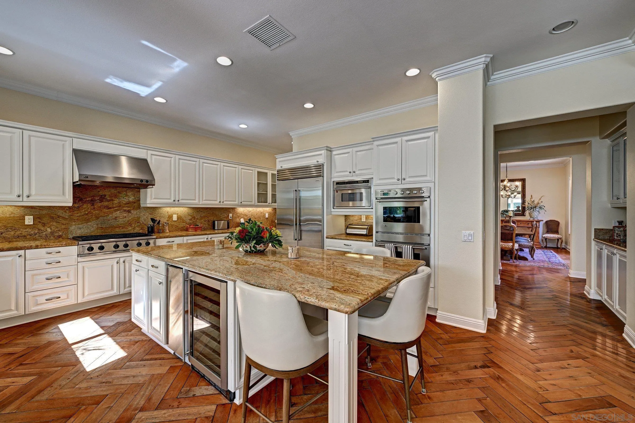 https://cdn.realtyfeed.com/cdn/127/260025010/8039eb30e14b3a1c27509f08904bc4d3.webp