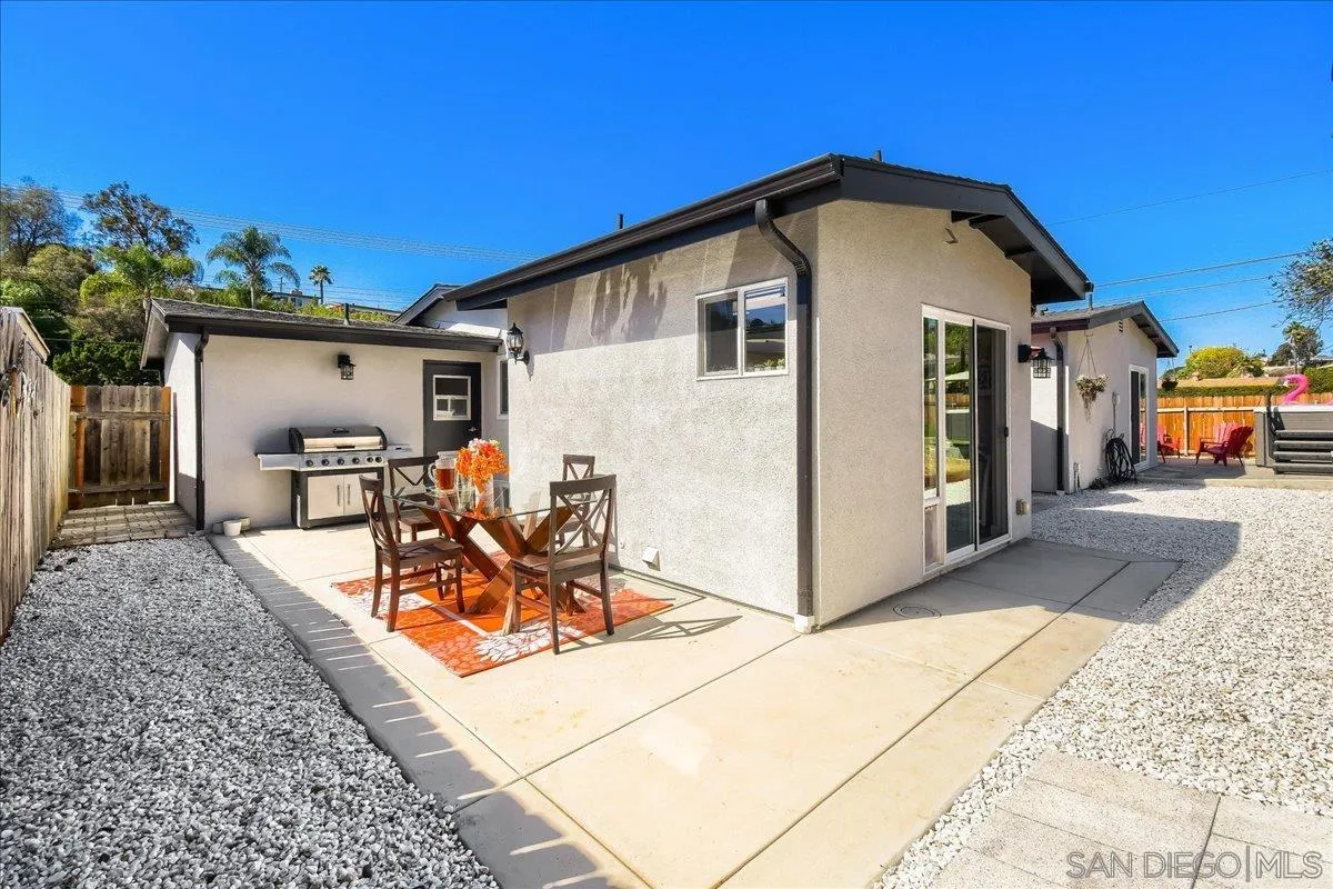 4902 Chateau Drive, San Diego, CA 92117 4902 Chateau Drive, San Diego, CA 92117