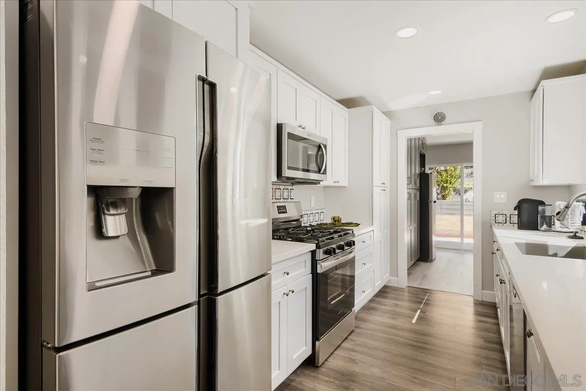 4902 Chateau Drive, San Diego, CA 92117 4902 Chateau Drive, San Diego, CA 92117