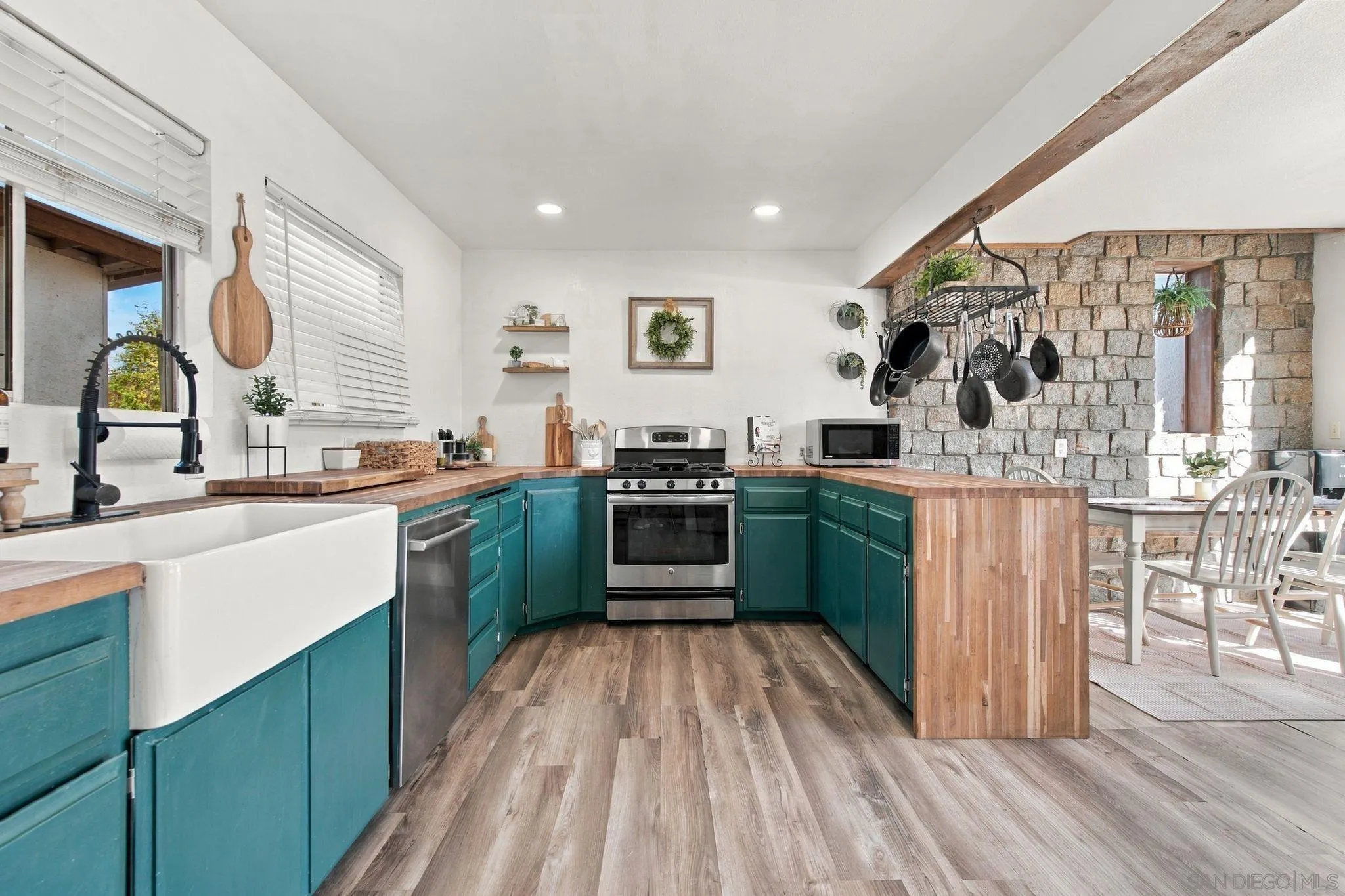 https://cdn.realtyfeed.com/cdn/127/260025012/03a82a3de7be61344c2456d1d35f8b19.webp