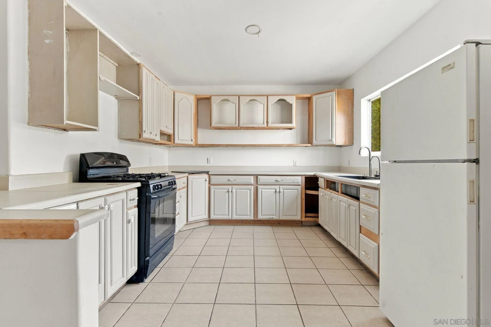 https://cdn.realtyfeed.com/cdn/127/260025012/2df7c7815440f2947288ddf76911f37d.webp