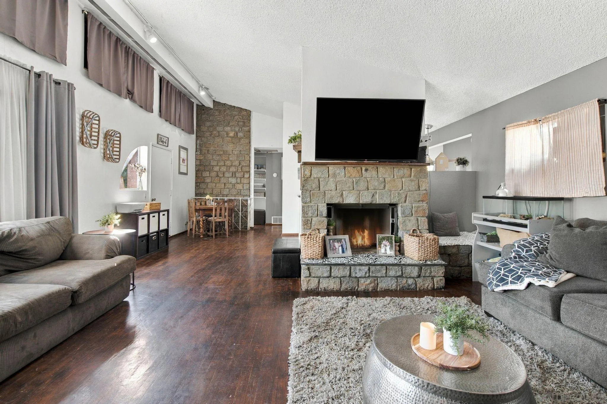 https://cdn.realtyfeed.com/cdn/127/260025012/5fa784ef1c2f5d72d03a6da8c6cf4d37.webp