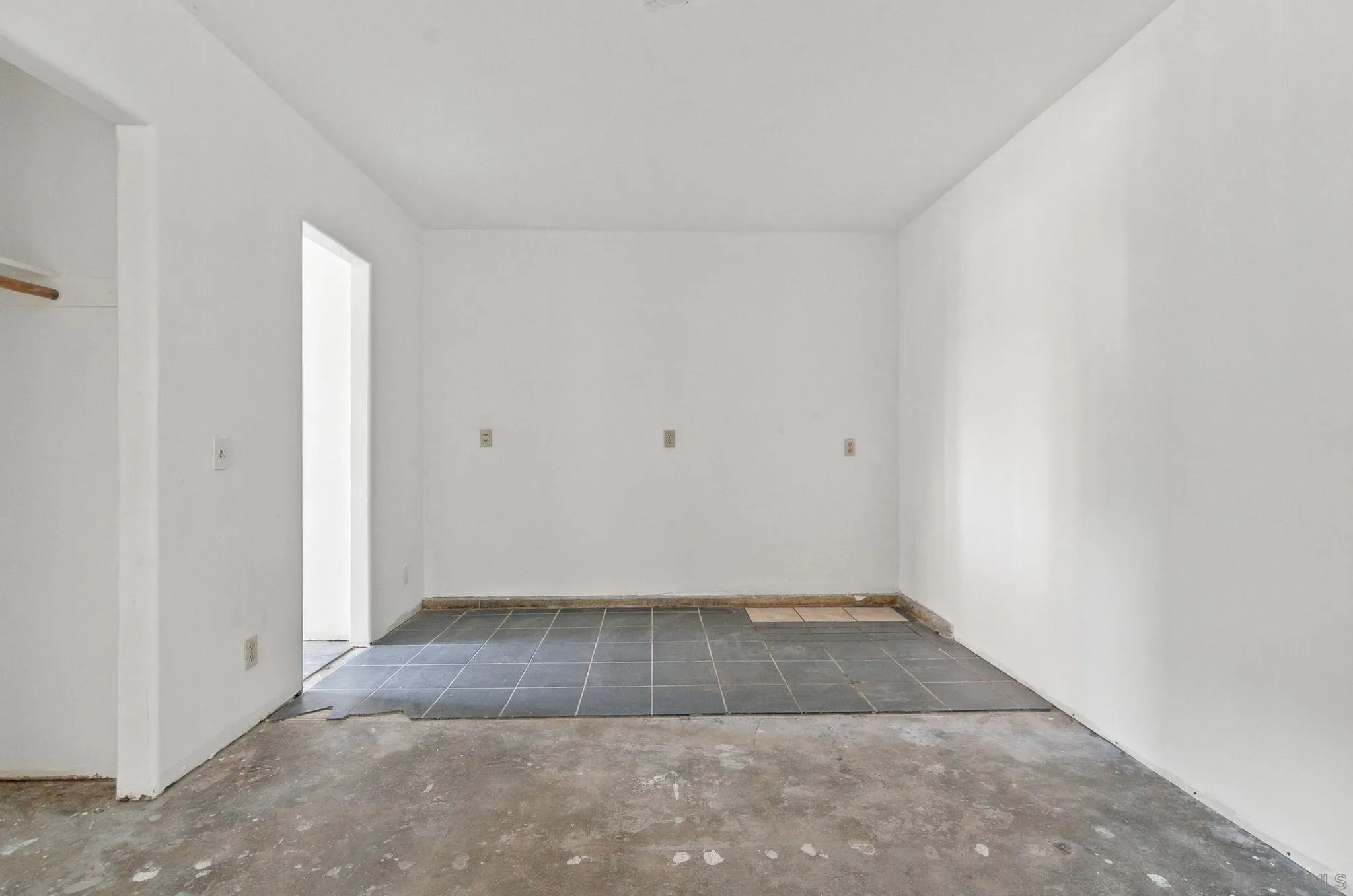 https://cdn.realtyfeed.com/cdn/127/260025012/8912f33179c0af668449cb50c96b1d2d.webp