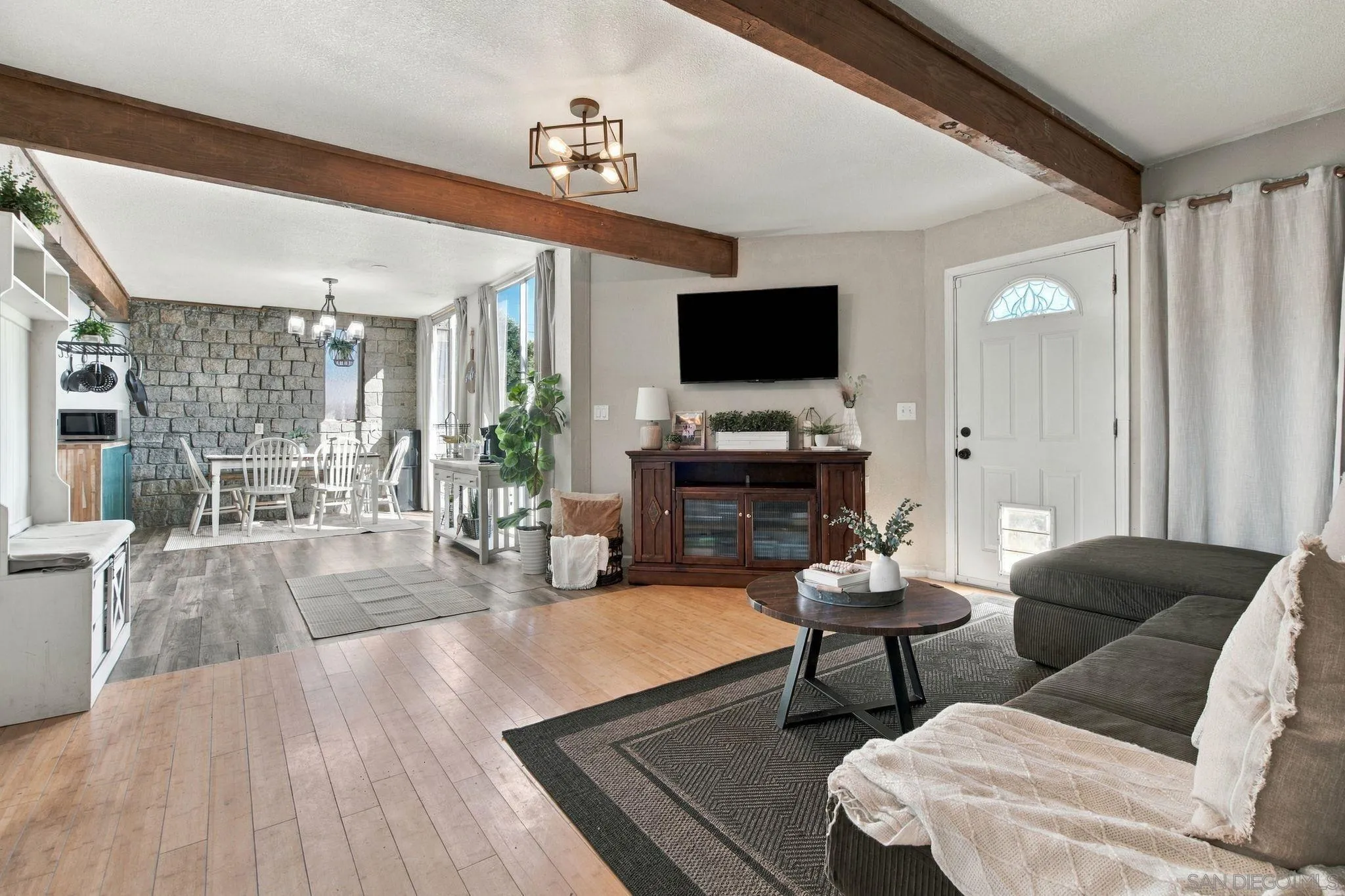 https://cdn.realtyfeed.com/cdn/127/260025012/9e92122e9a89f0b06295812c11619fda.webp
