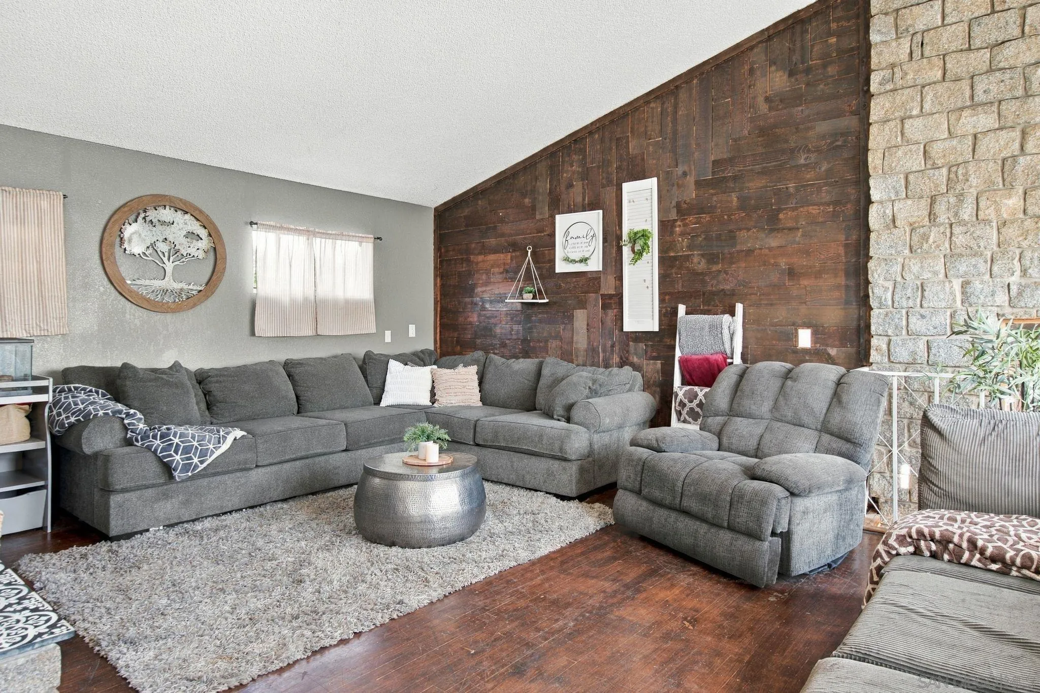 https://cdn.realtyfeed.com/cdn/127/260025012/c537de9d00cce0ab2d6037d8e19b2026.webp