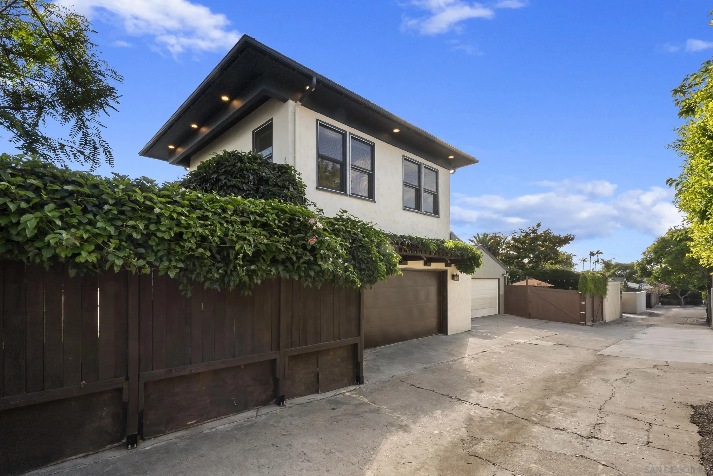 https://cdn.realtyfeed.com/cdn/127/260025015/46aae28ff768bd9c91a721efc2173772.webp