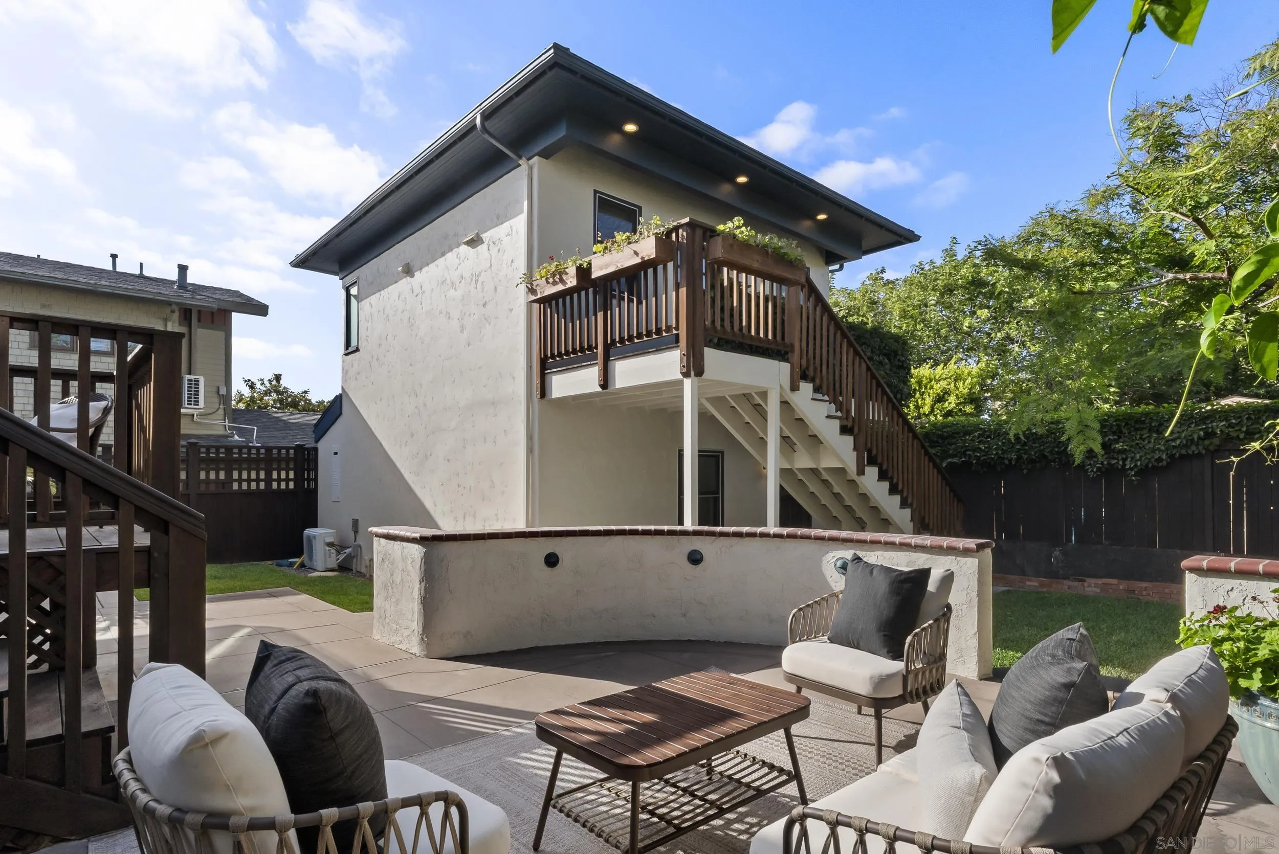 https://cdn.realtyfeed.com/cdn/127/260025015/4c3bfe538100d17a0192319c22d1155b.webp