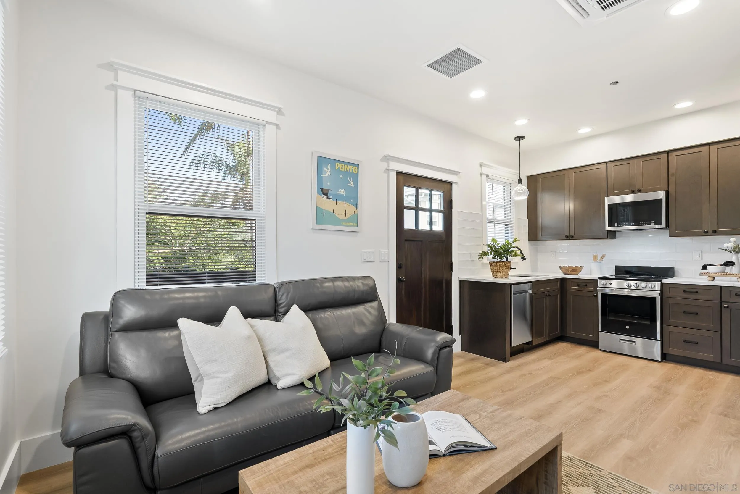 https://cdn.realtyfeed.com/cdn/127/260025015/635649ccf4bb45ab517d5a1b8fc2b28e.webp
