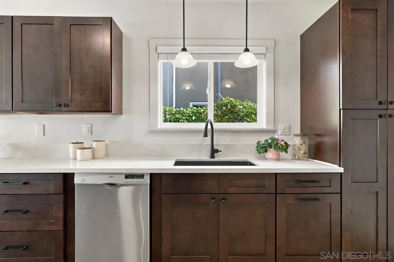 https://cdn.realtyfeed.com/cdn/127/260025015/a00882fb9c1e4f39f4d9e51f55ae412f.webp