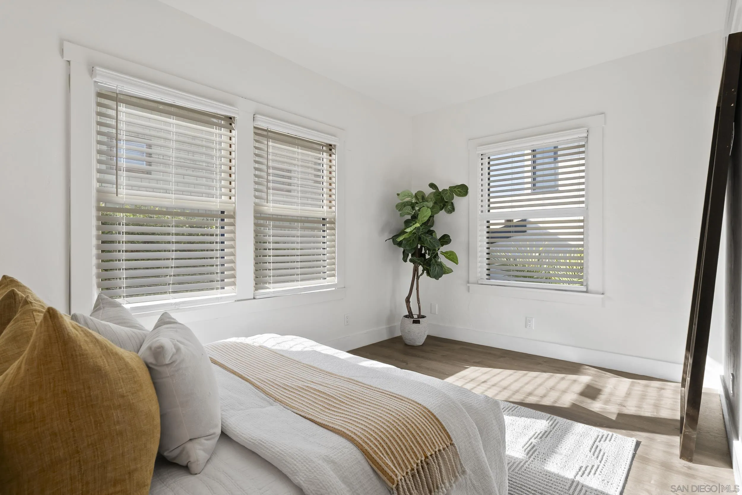 https://cdn.realtyfeed.com/cdn/127/260025015/b6cdd71d09af5dc0e5c0b3dea29e9e5c.webp