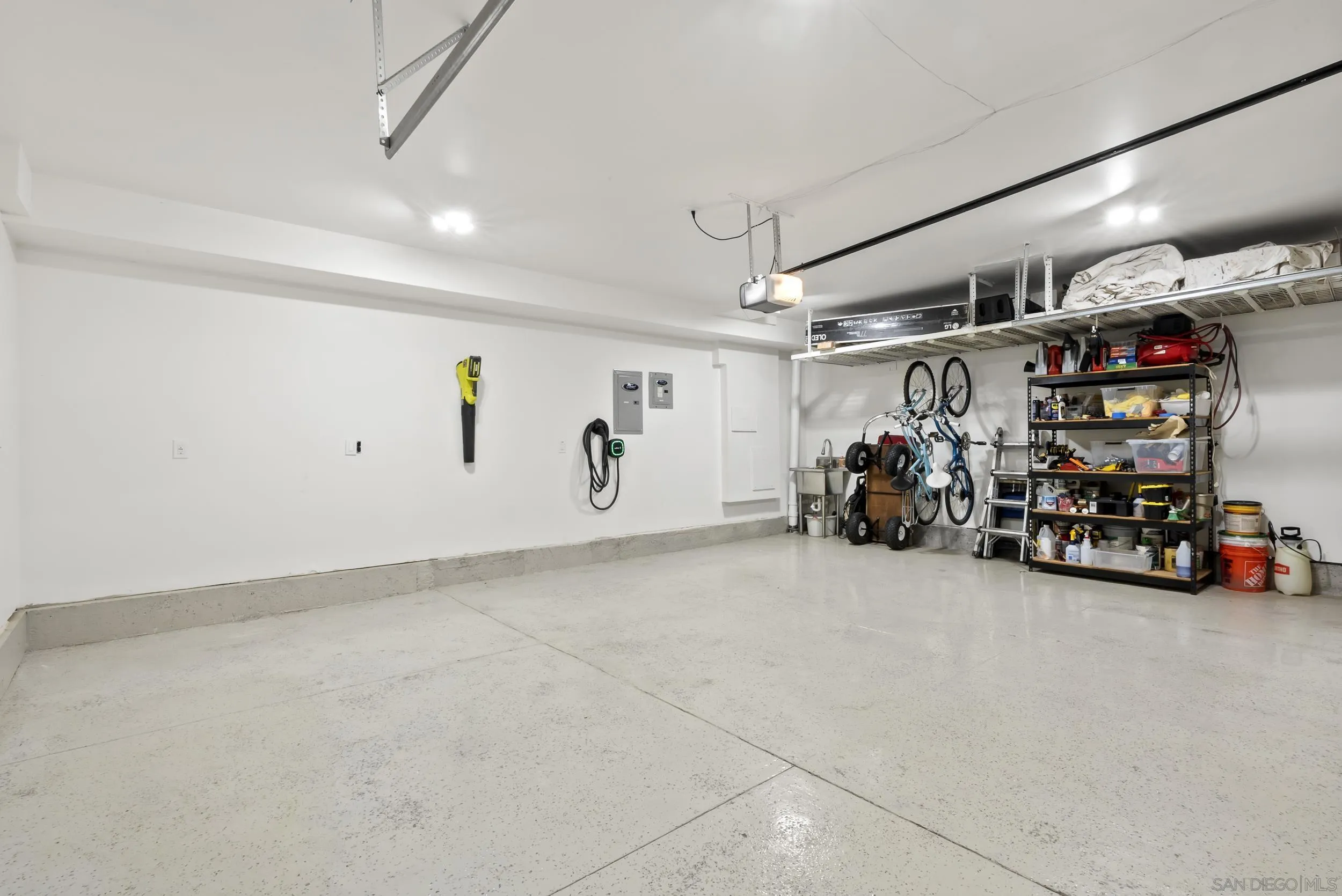 https://cdn.realtyfeed.com/cdn/127/260025015/d5c3206f363c885e6ab409c73a3a0cef.webp