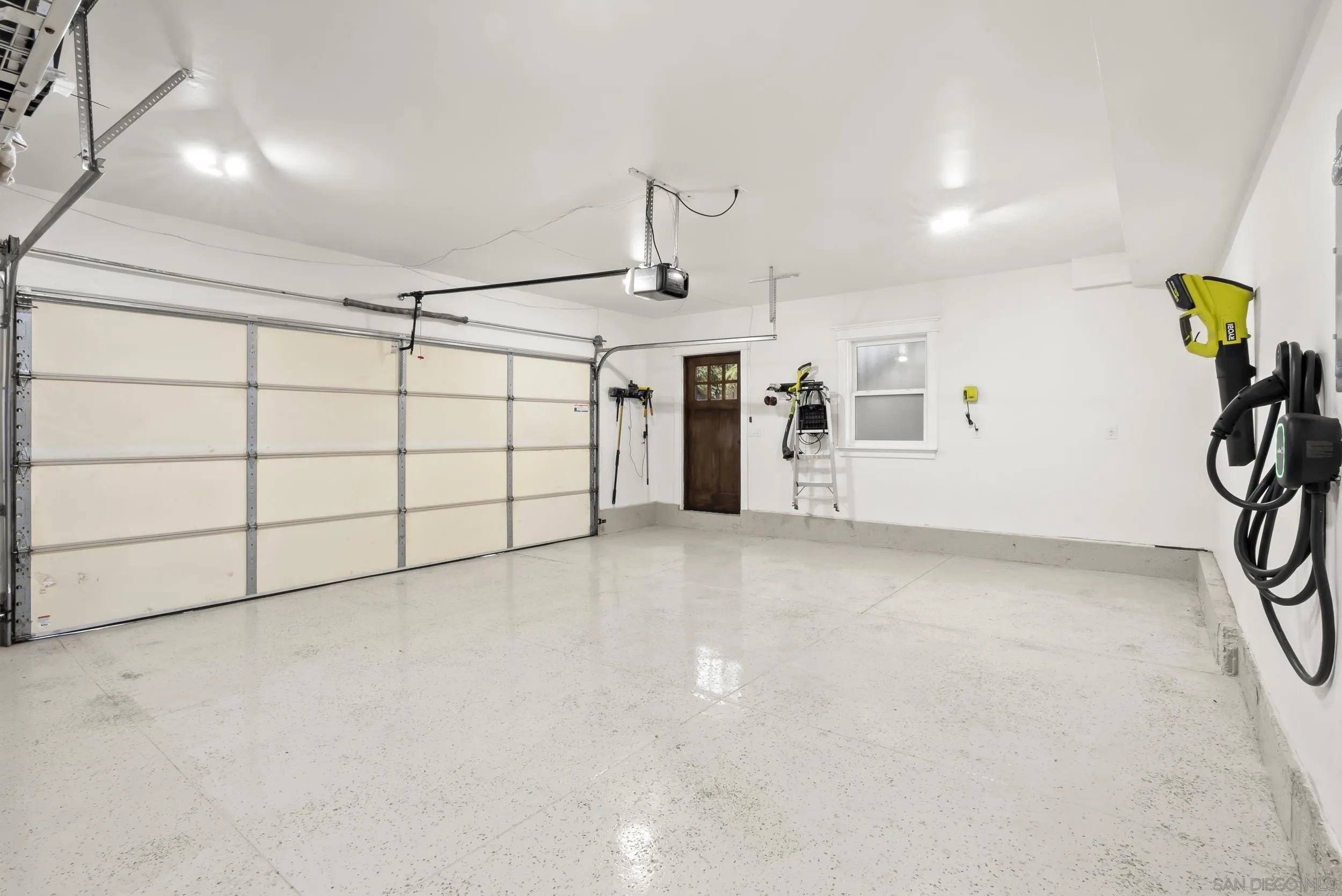 https://cdn.realtyfeed.com/cdn/127/260025015/e070d1a0e0e3c8ab04db8764a6ad1d4e.webp
