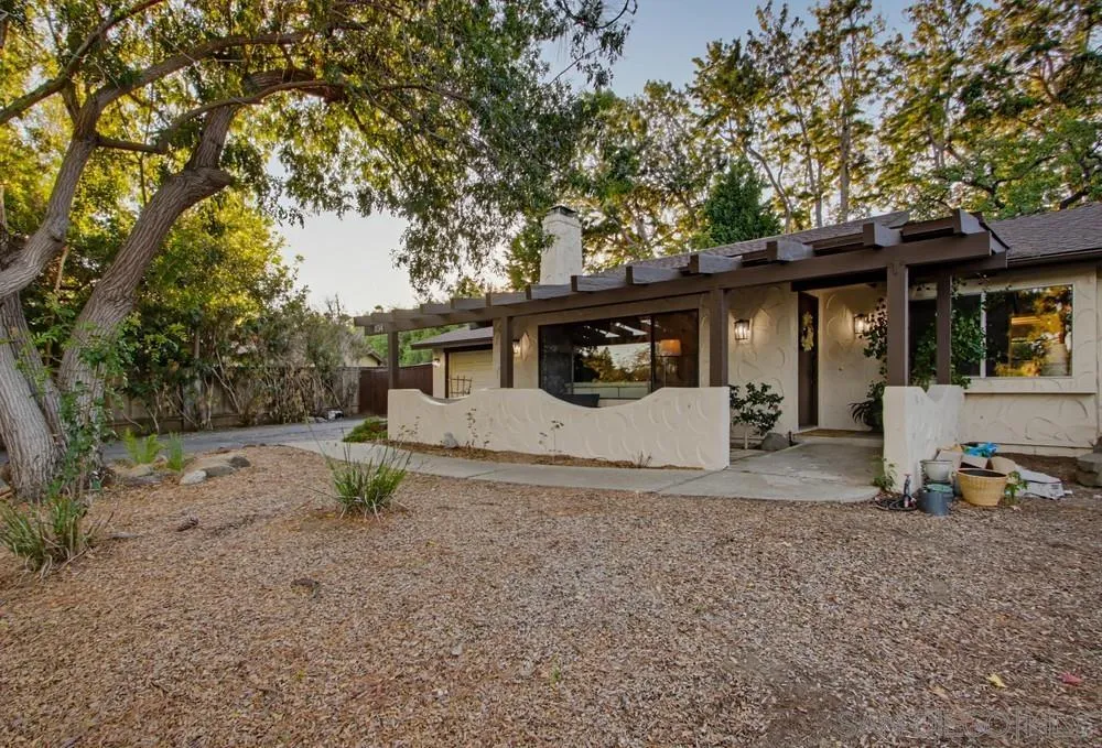 https://cdn.realtyfeed.com/cdn/127/260025017/26c2d5a4bf86cb1c9dcb6168ca952f65.webp