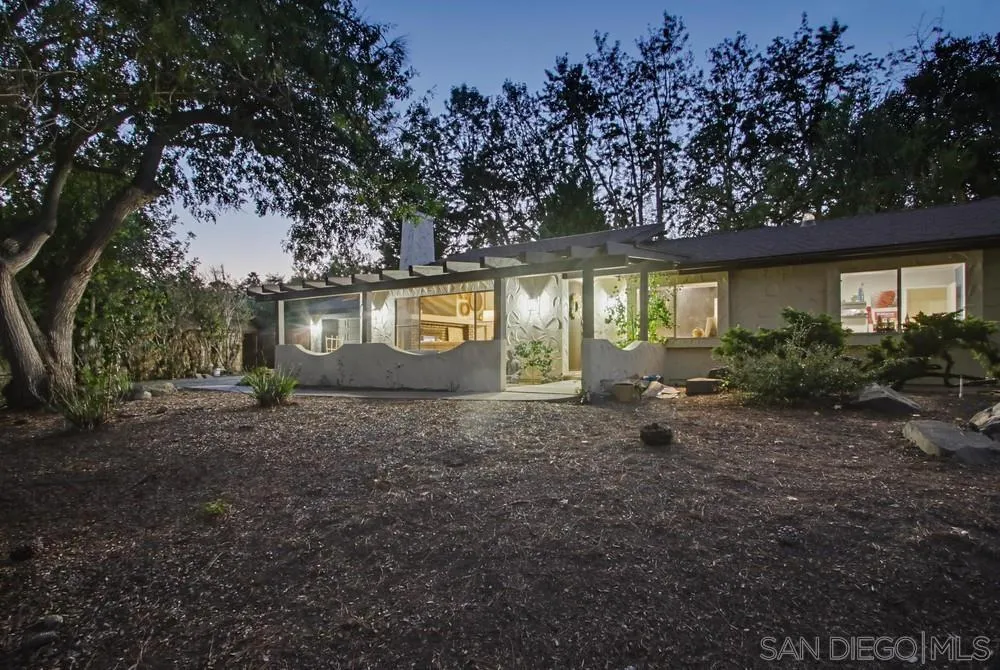 834 Cole Ranch Rd., Encinitas, CA 92024 834 Cole Ranch Rd., Encinitas, CA 92024