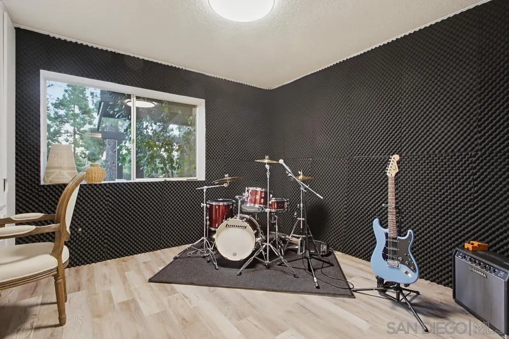 834 Cole Ranch Rd., Encinitas, CA 92024 834 Cole Ranch Rd., Encinitas, CA 92024