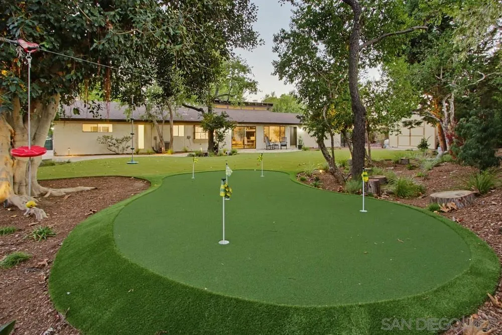 834 Cole Ranch Rd., Encinitas, CA 92024 834 Cole Ranch Rd., Encinitas, CA 92024