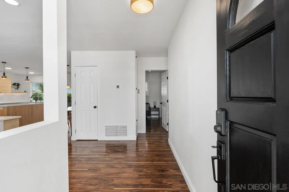 https://cdn.realtyfeed.com/cdn/127/260025018/cce53290ac6e2296854b79ade4766bc4.webp