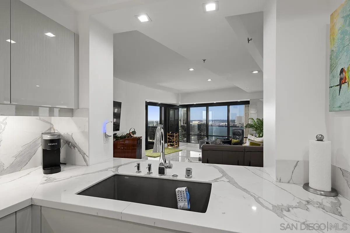 https://cdn.realtyfeed.com/cdn/127/260025019/136fa93b3c5c5298be301732a946df87.webp