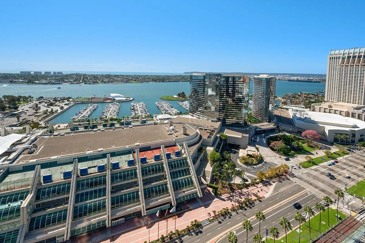 https://cdn.realtyfeed.com/cdn/127/260025019/fc71c597e06ada86435bde4ab5a6ff98.webp