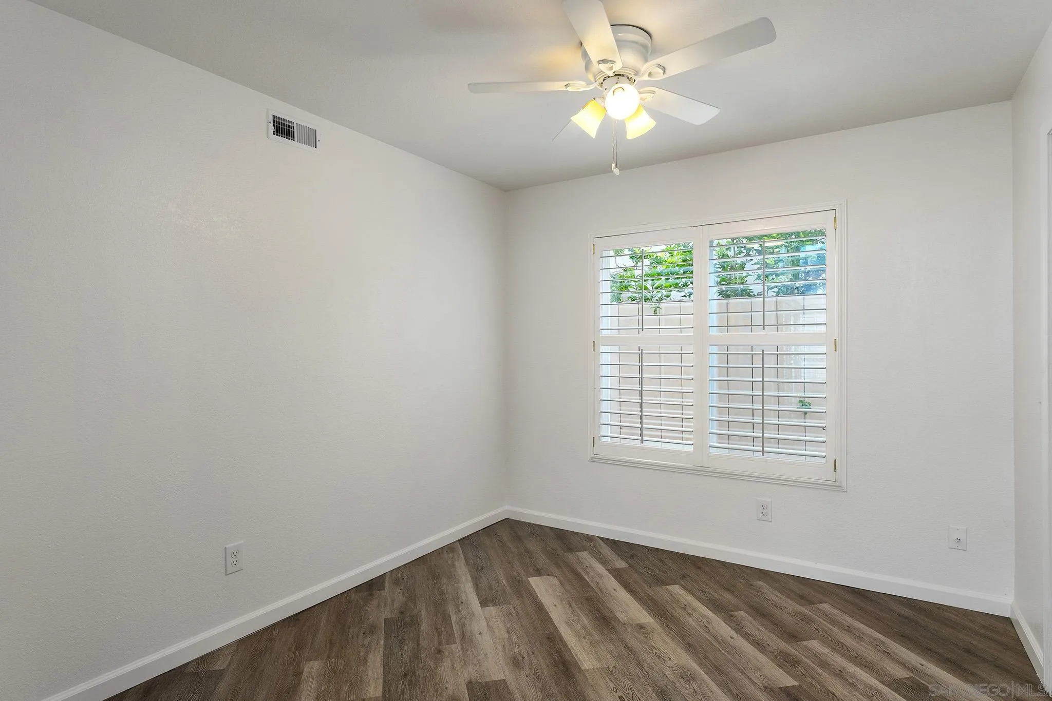 https://cdn.realtyfeed.com/cdn/127/260025024/2fb57d3cb1ab150f960db18d92738b81.webp