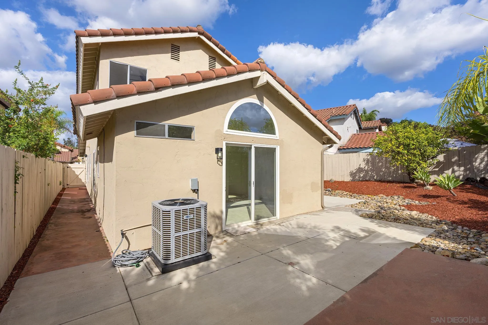 https://cdn.realtyfeed.com/cdn/127/260025024/75b0760bfcc115990ce6df8983859bc1.webp