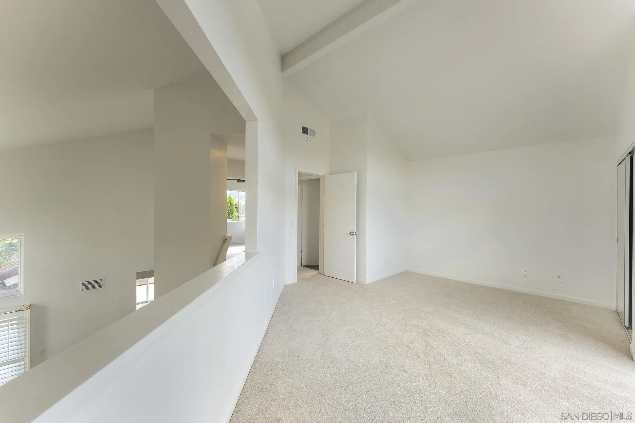 https://cdn.realtyfeed.com/cdn/127/260025024/7c00ffb4a4cf95ee85be0a483eaef3f4.webp