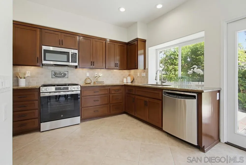 https://cdn.realtyfeed.com/cdn/127/260025025/2b1309012cbf9b9204b9ba329ecb706f.webp