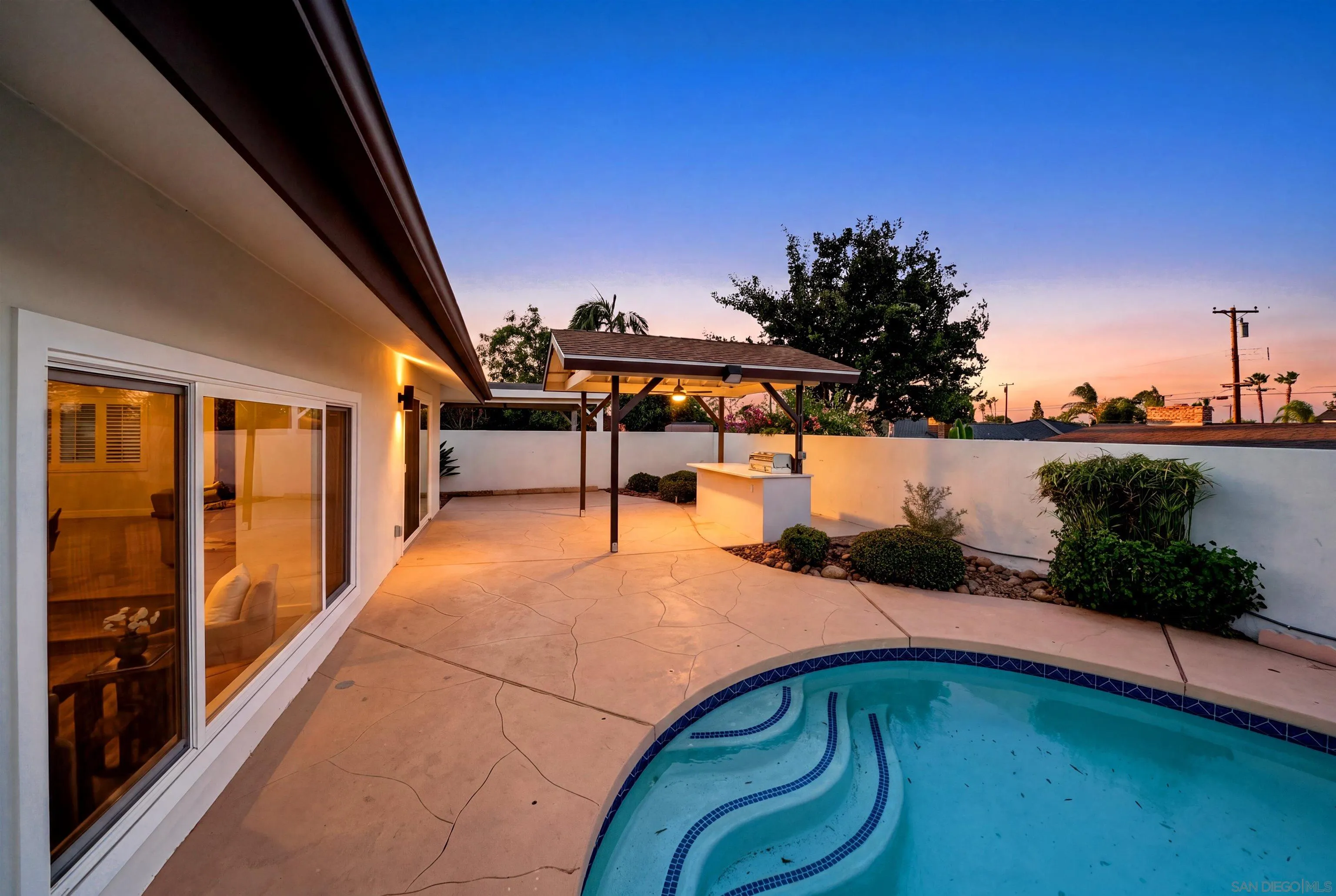 https://cdn.realtyfeed.com/cdn/127/260025056/11ff0d60ff918149dc4c8bebcb0da2cf.webp