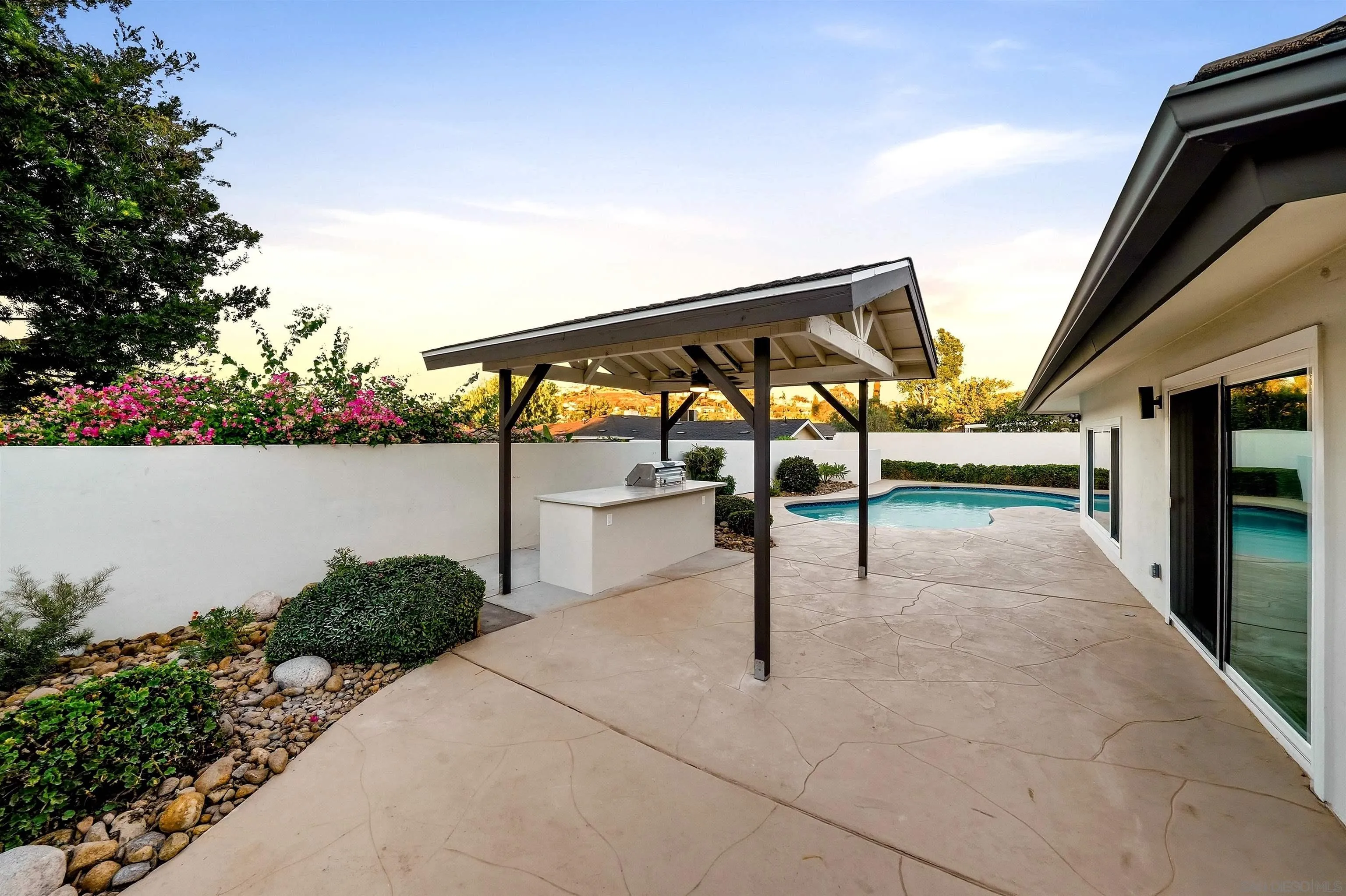 https://cdn.realtyfeed.com/cdn/127/260025056/1d6ca2a52999a9679390c21aef716563.webp