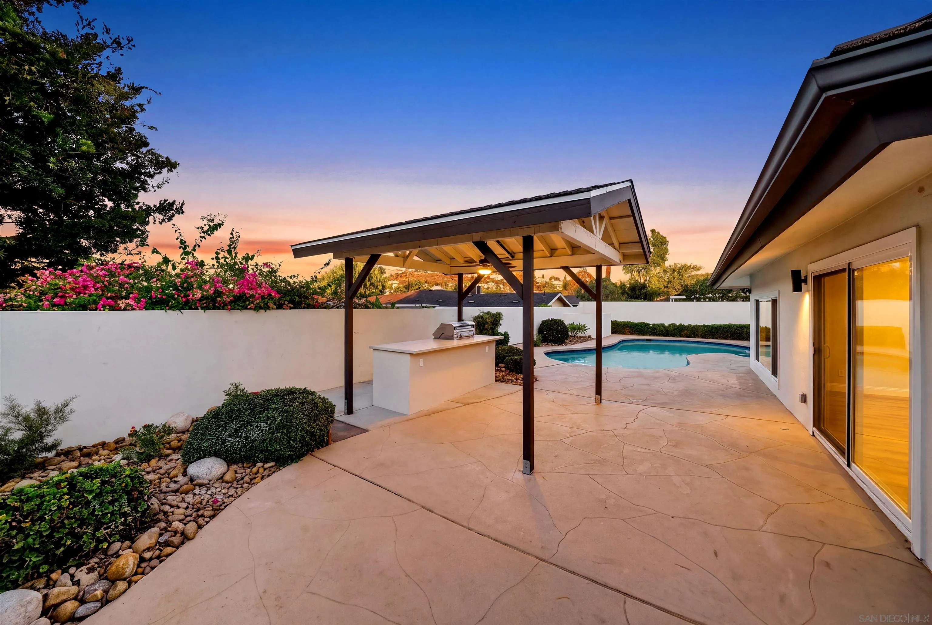 https://cdn.realtyfeed.com/cdn/127/260025056/71fb771c90292d839b65ae18edb0f95e.webp
