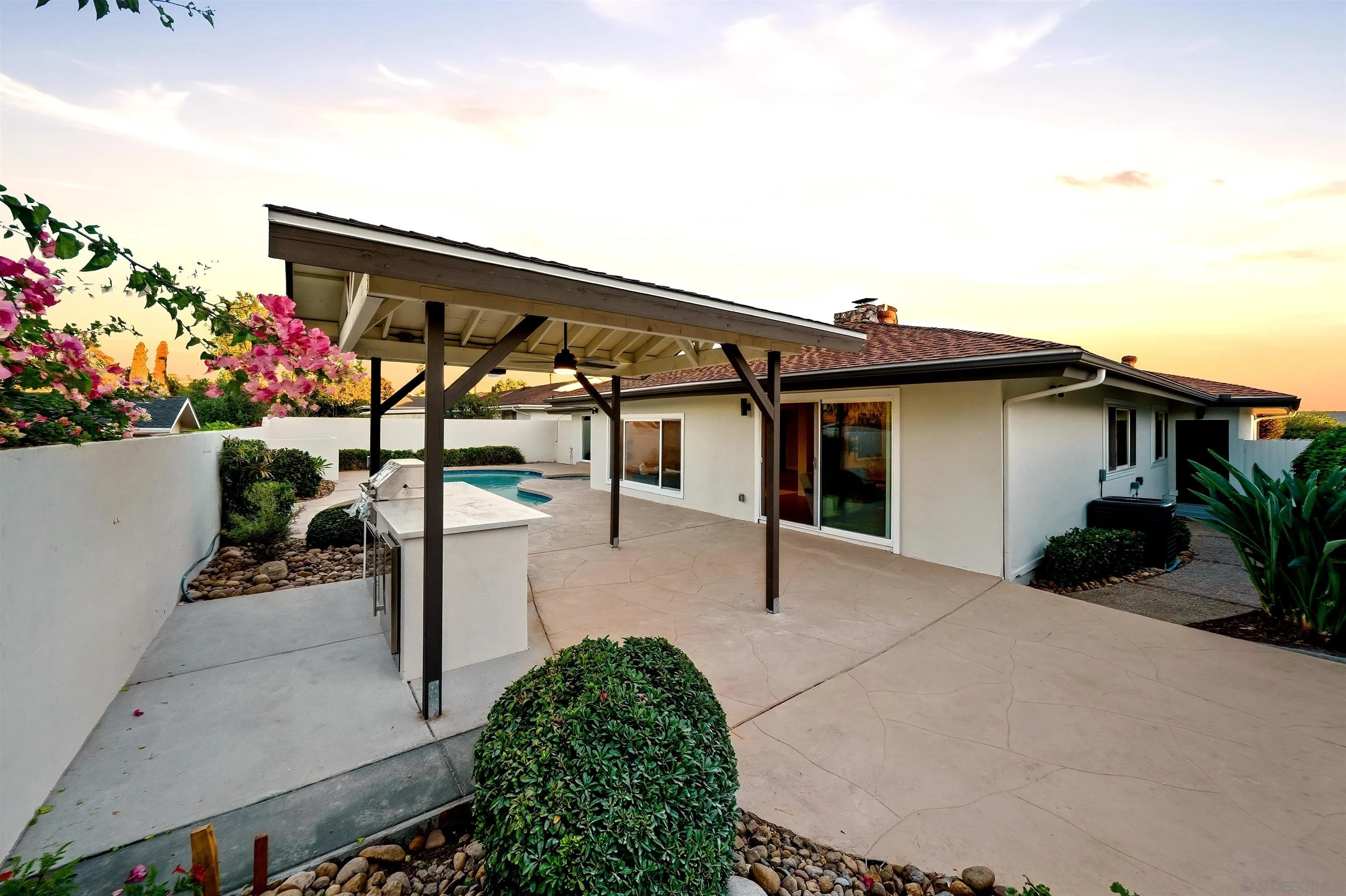 https://cdn.realtyfeed.com/cdn/127/260025056/95b3a81190e82598343f014f1bf27e04.webp