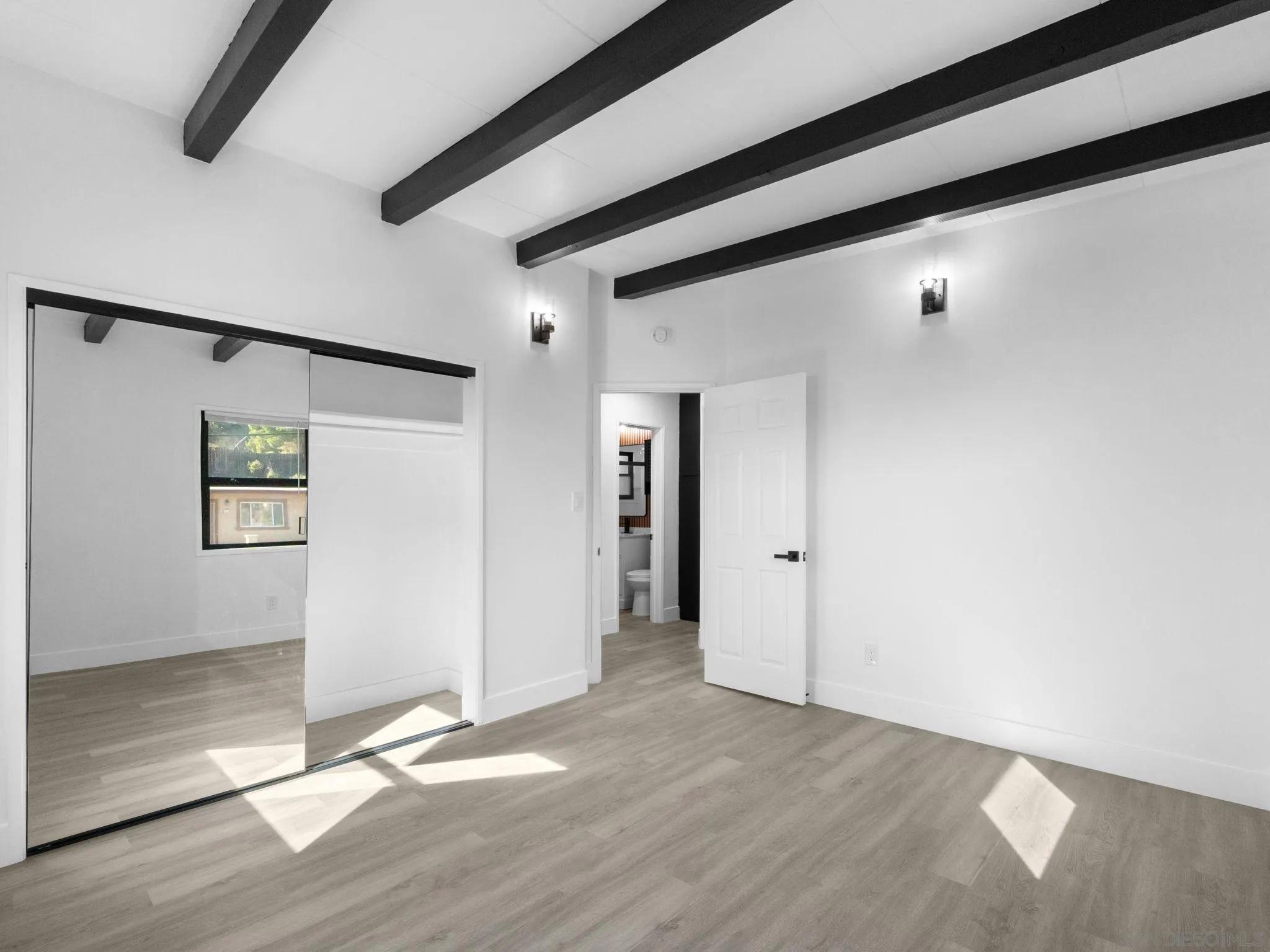 1736 Gateway, San Diego, CA 92105