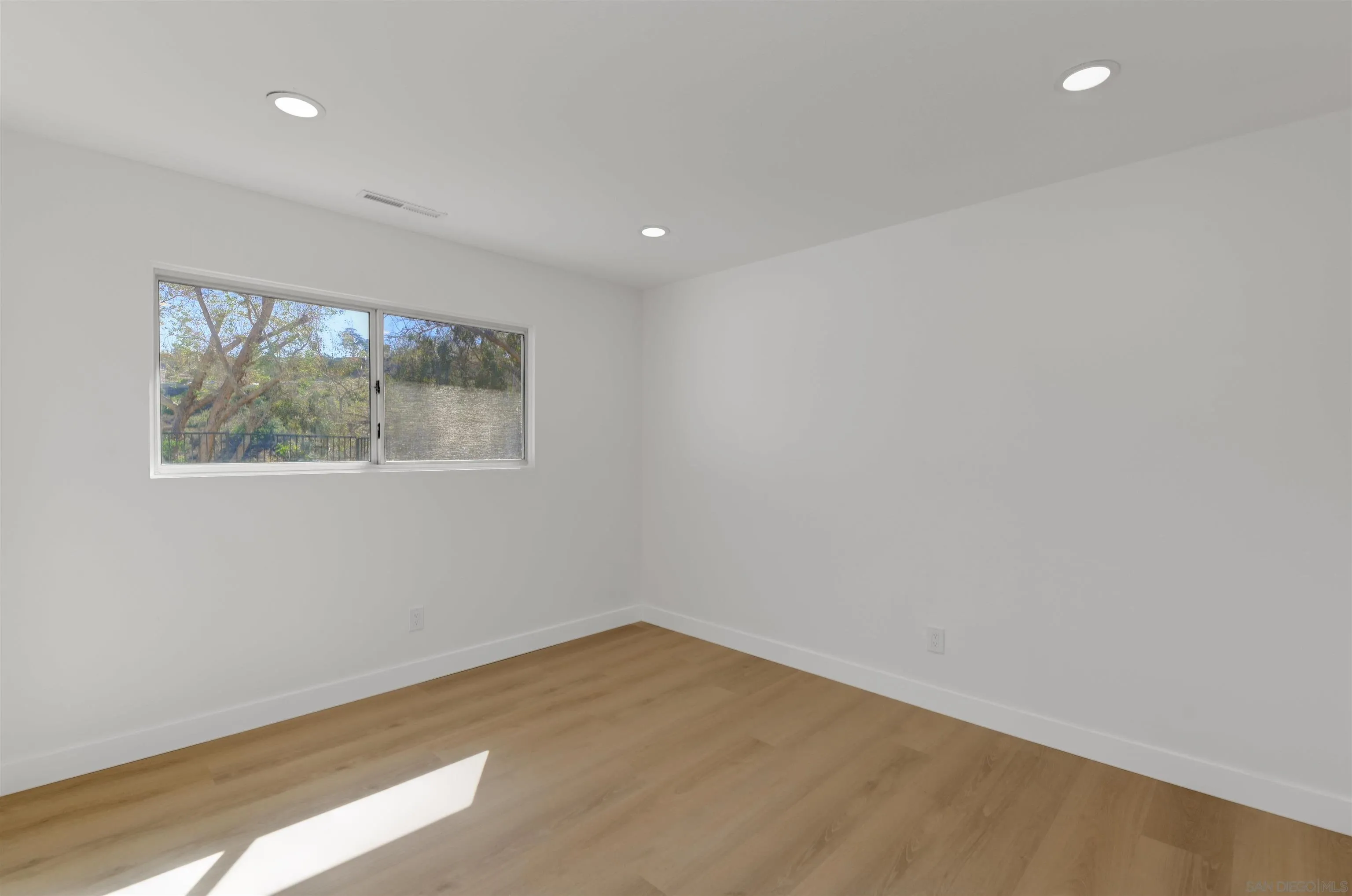 https://cdn.realtyfeed.com/cdn/127/260025063/03eef93ca1a0c40d3798a40be39001be.webp