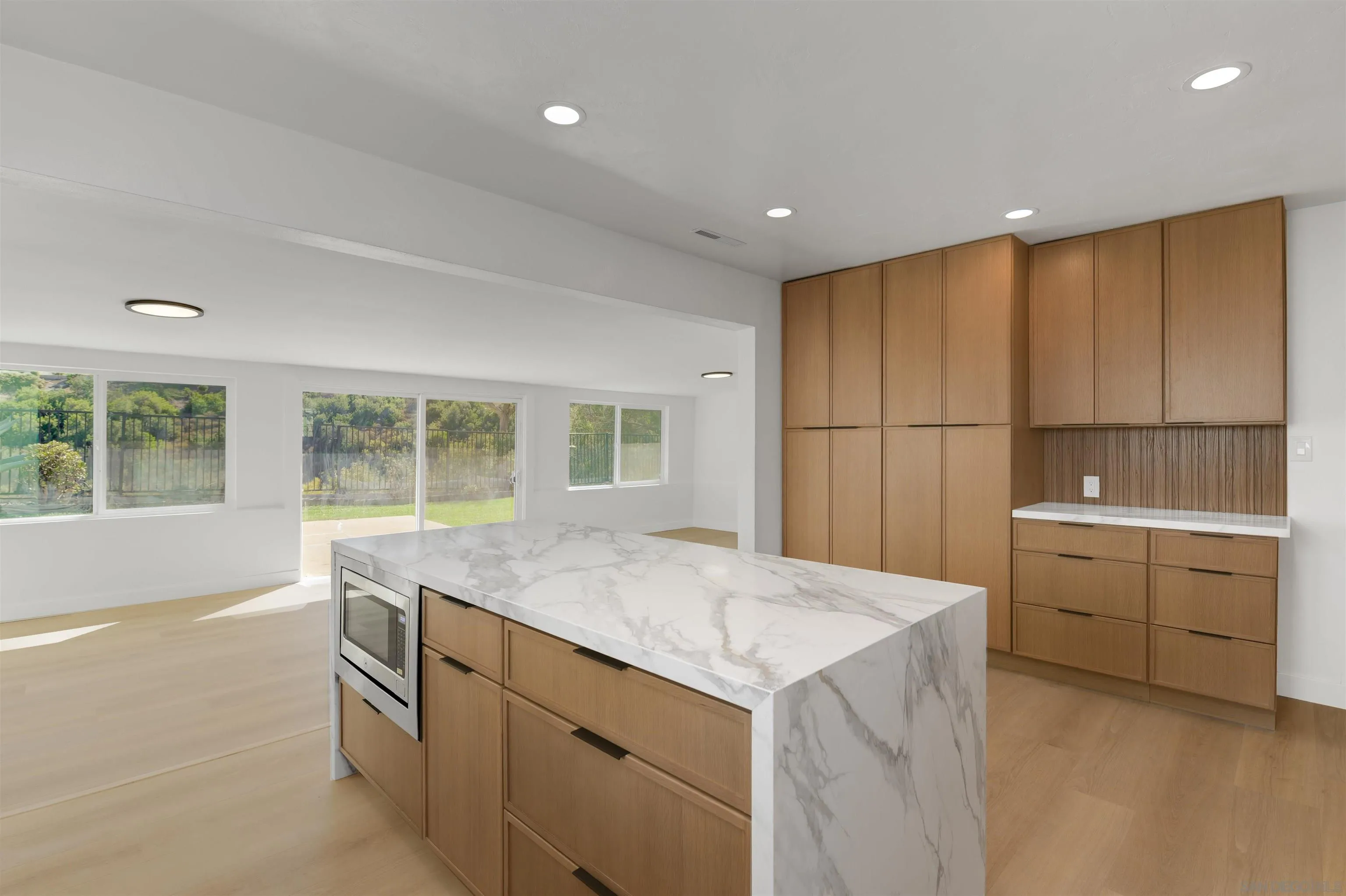 https://cdn.realtyfeed.com/cdn/127/260025063/81f4ebdeeed78d7ef48f6e25d91d6f50.webp