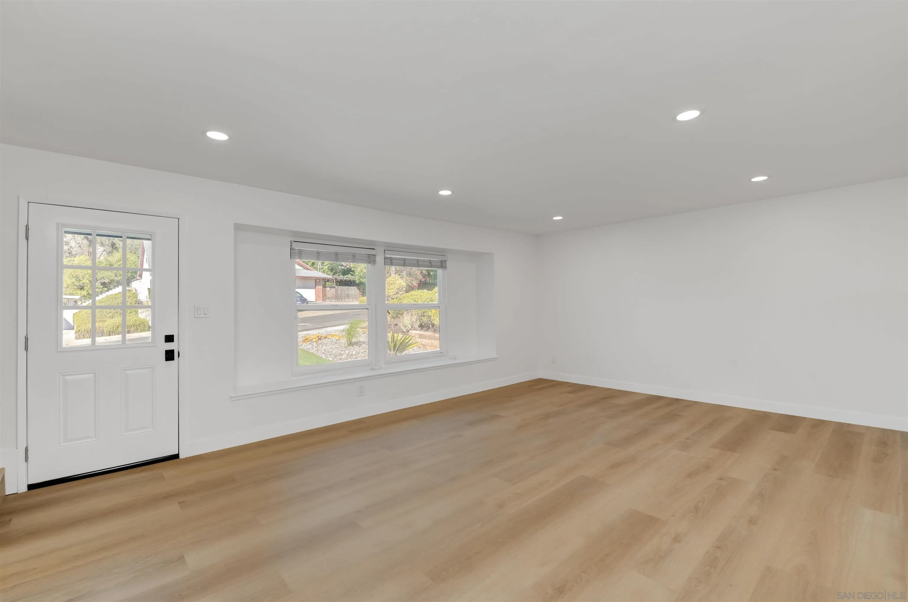 https://cdn.realtyfeed.com/cdn/127/260025063/9045d5f3c79eeedf42b354425a028481.webp