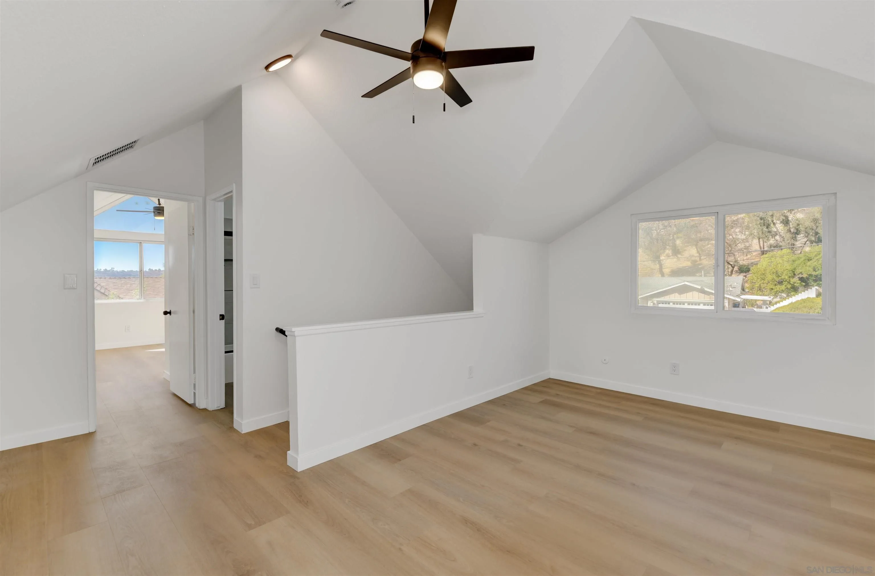 https://cdn.realtyfeed.com/cdn/127/260025063/9a7c56e637eef9ba6e4dc7b0cc350bcb.webp