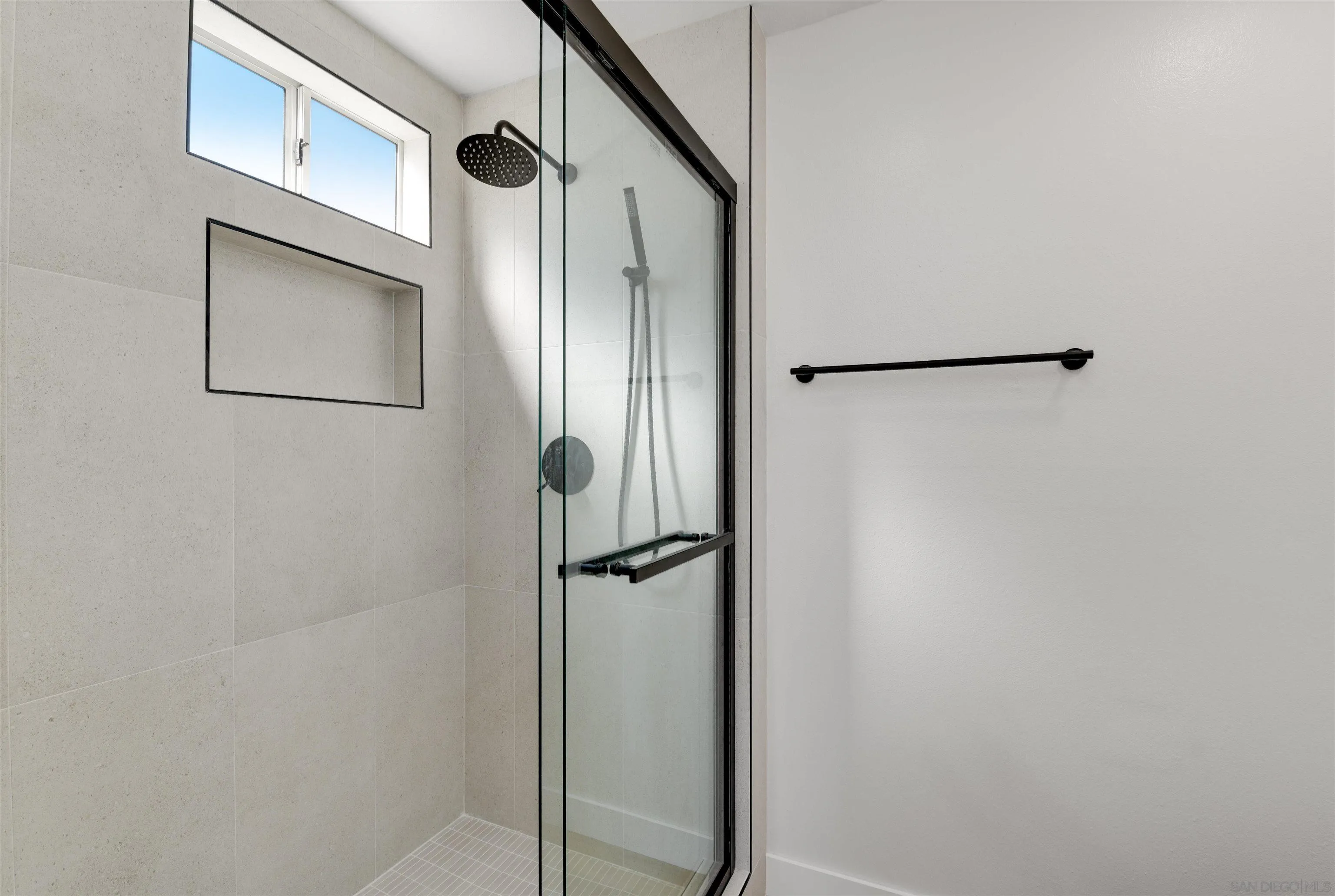 https://cdn.realtyfeed.com/cdn/127/260025063/9e73370d718e4cdbda247ac89fcb22d3.webp