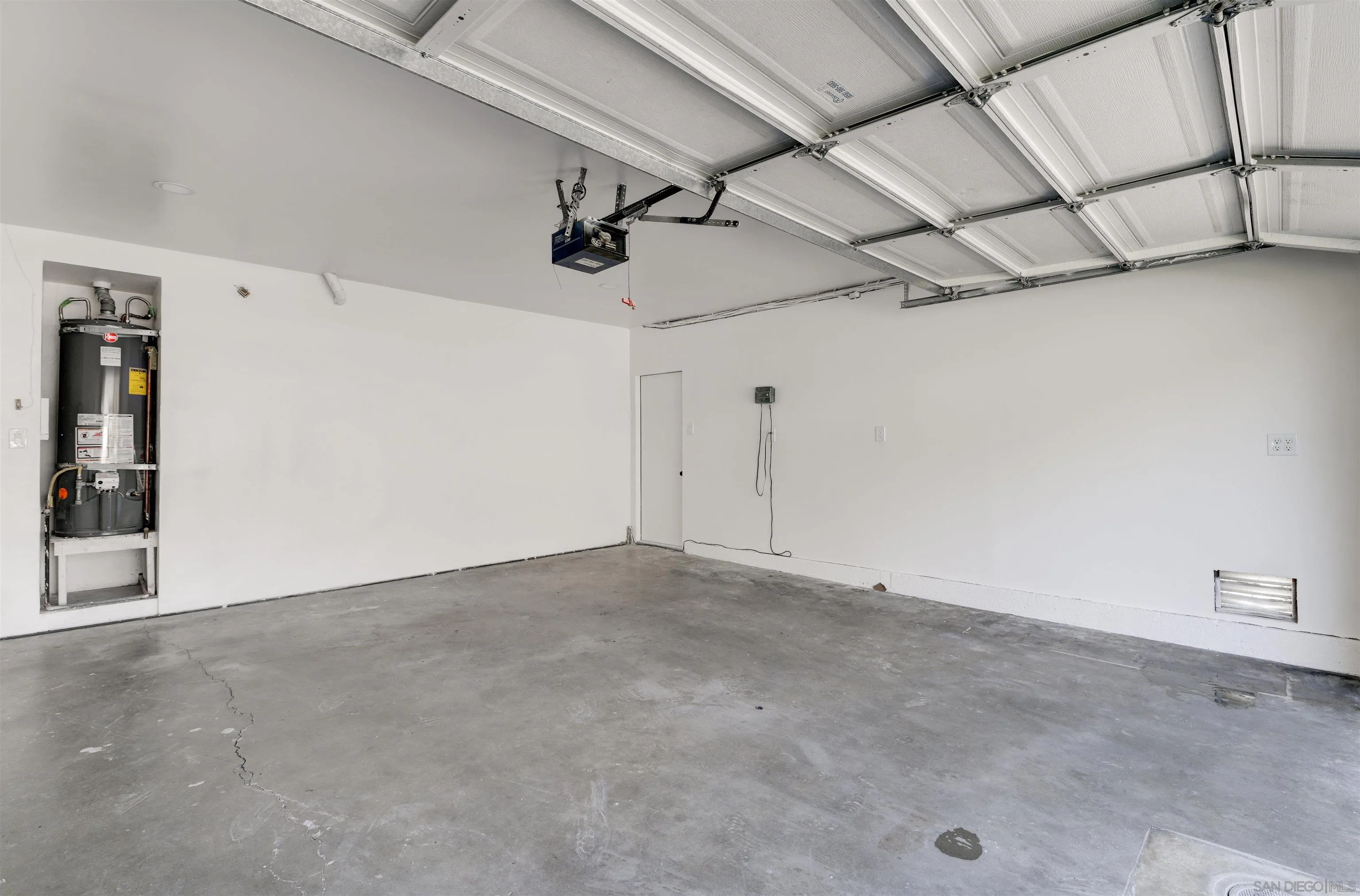 https://cdn.realtyfeed.com/cdn/127/260025063/e5c8c0155439434c22622b2ecc9504b6.webp