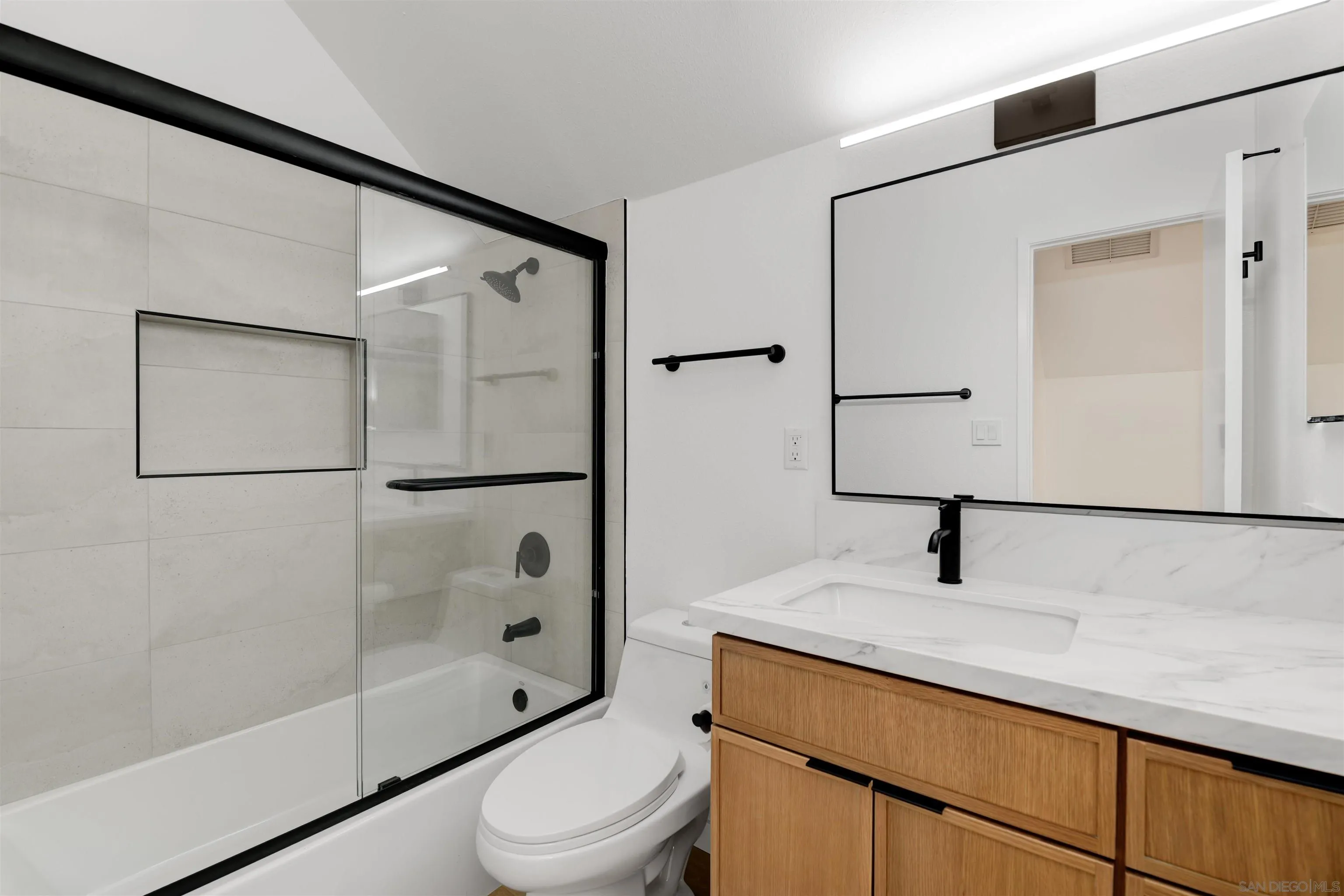 https://cdn.realtyfeed.com/cdn/127/260025063/f6f4c0bf745fc4f5339ce89d0b11d226.webp