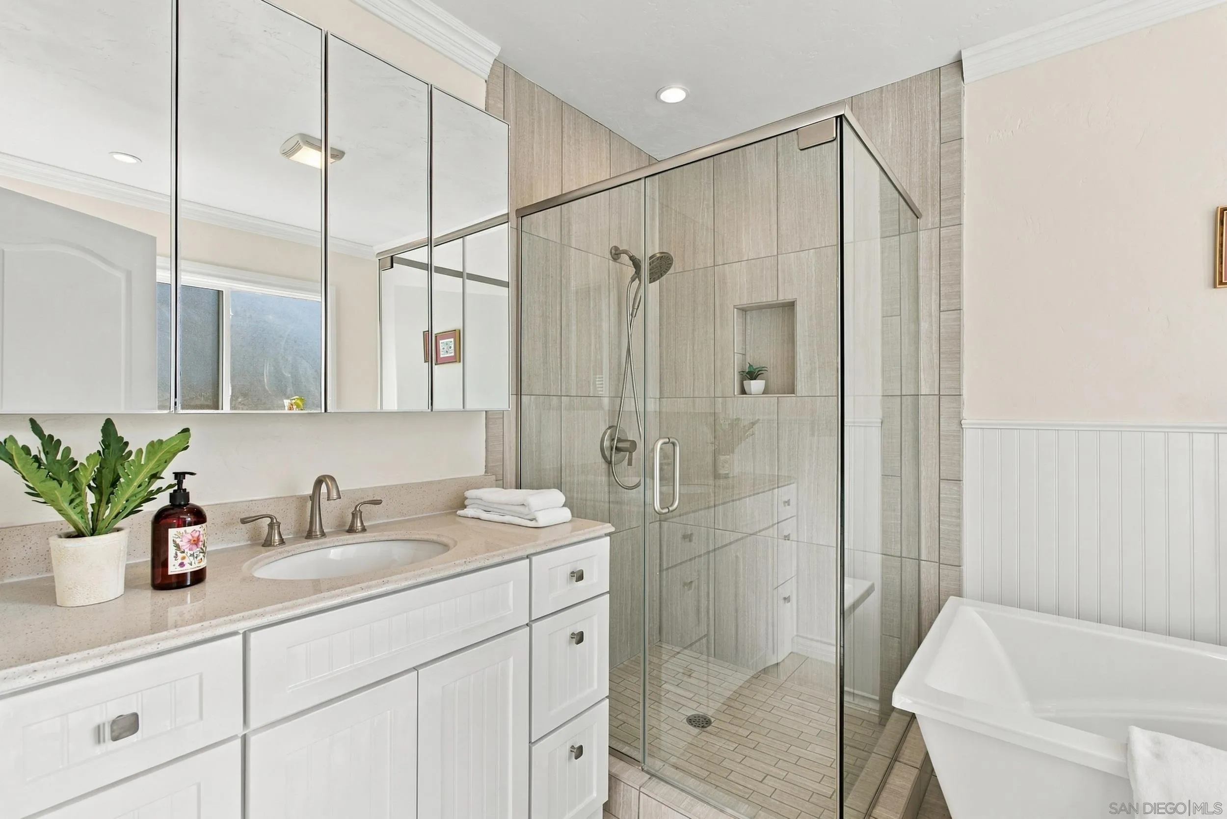 https://cdn.realtyfeed.com/cdn/127/260025073/561c152eb929cb20ea7a72626007a2d6.webp