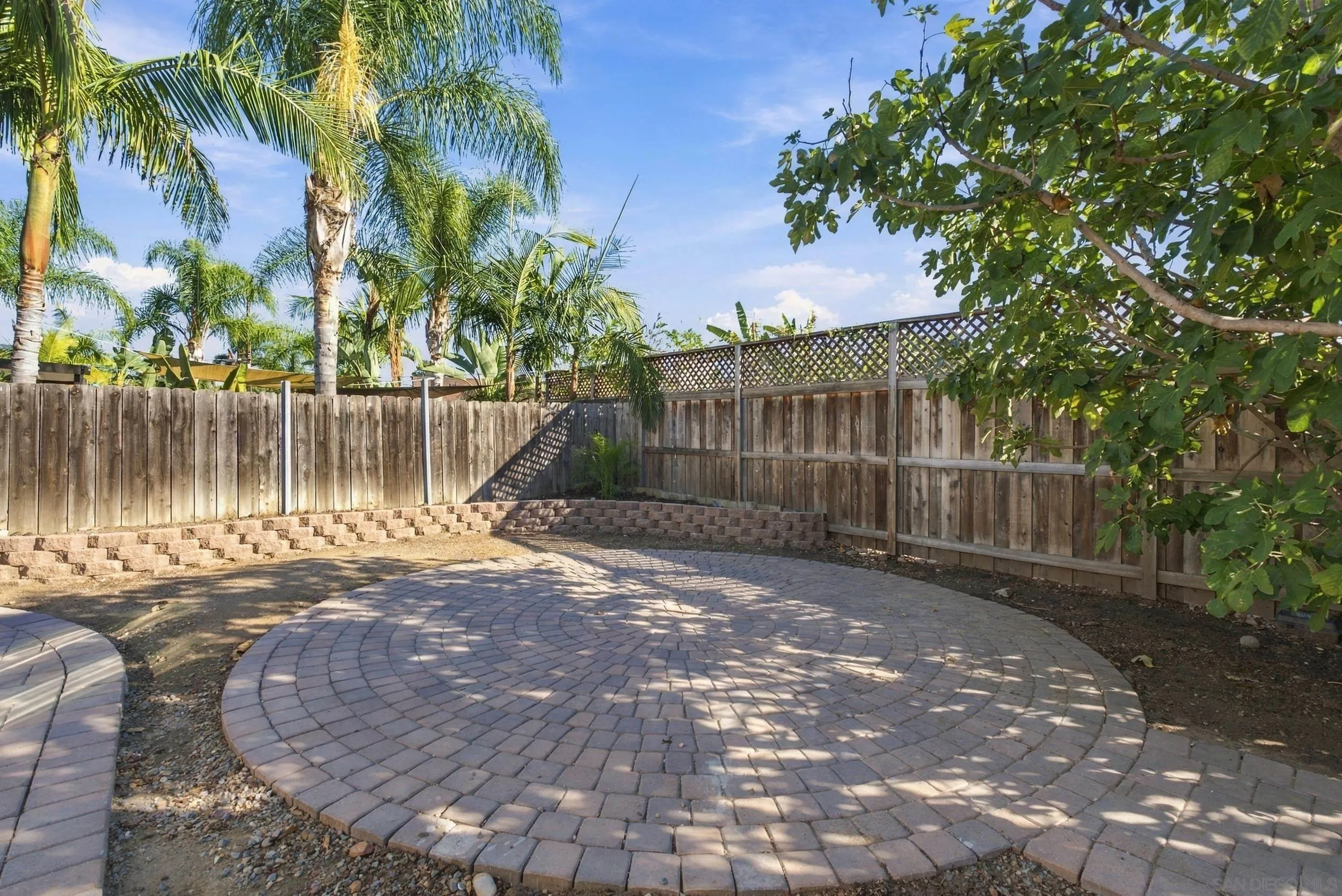 https://cdn.realtyfeed.com/cdn/127/260025073/a08d3c82764d58905106825a8d081945.webp