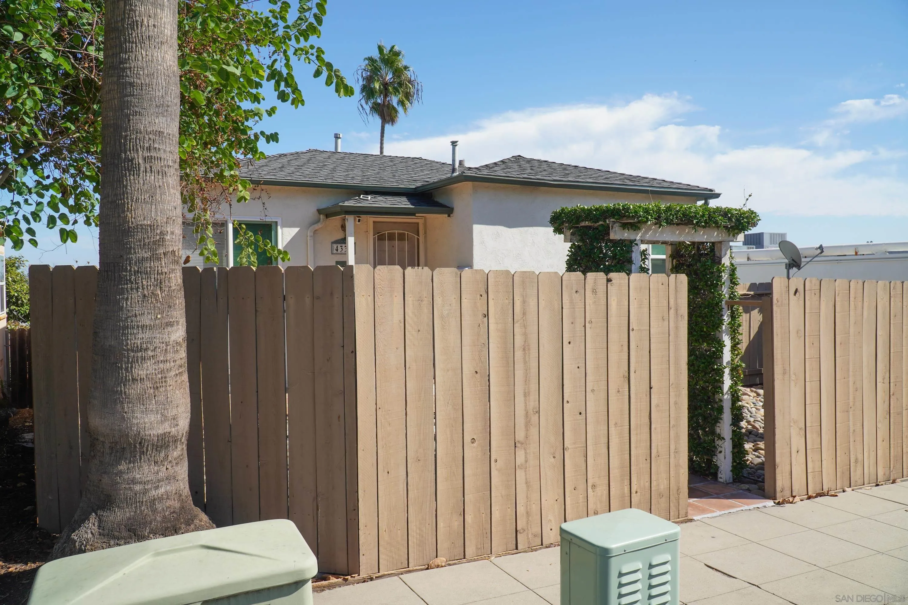 4334 Voltaire St, San Diego, CA 92107 4334 Voltaire St, San Diego, CA 92107