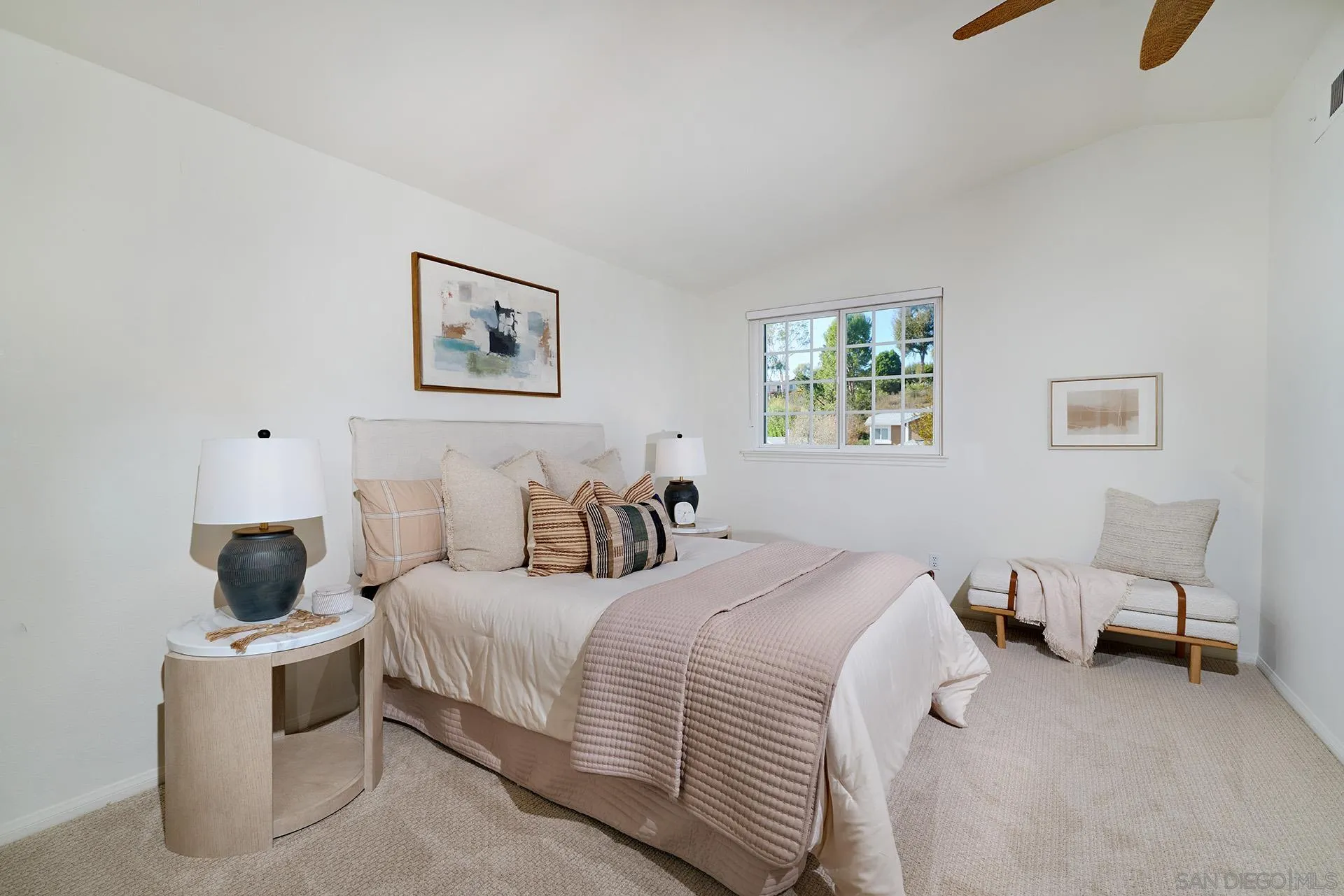 https://cdn.realtyfeed.com/cdn/127/260025080/db3cbf3953263aad72534bd803d49a38.webp