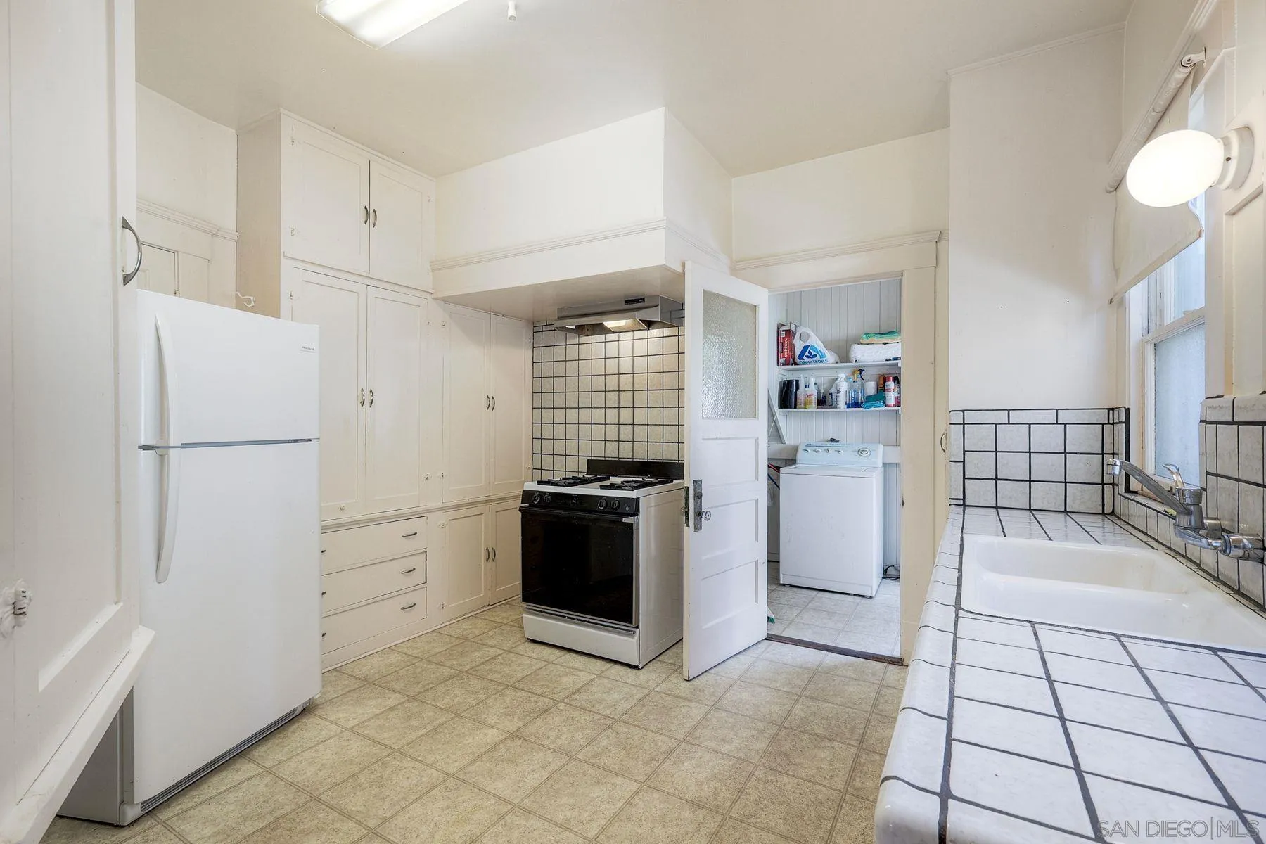 2450 A st, San Diego, CA 92102, photo 24