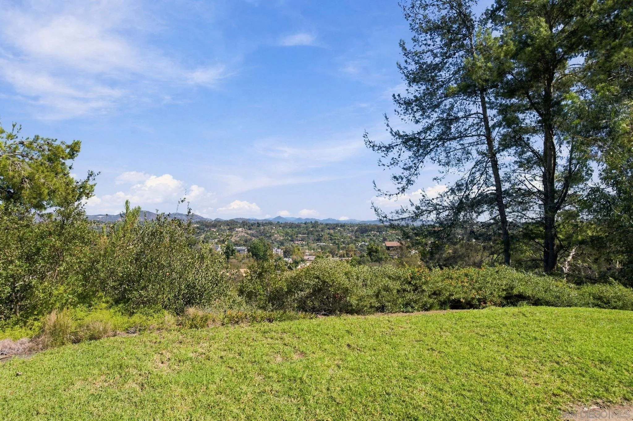https://cdn.realtyfeed.com/cdn/127/260025087/34b7f1368ab9c589bc7f24cf72fe906a.webp