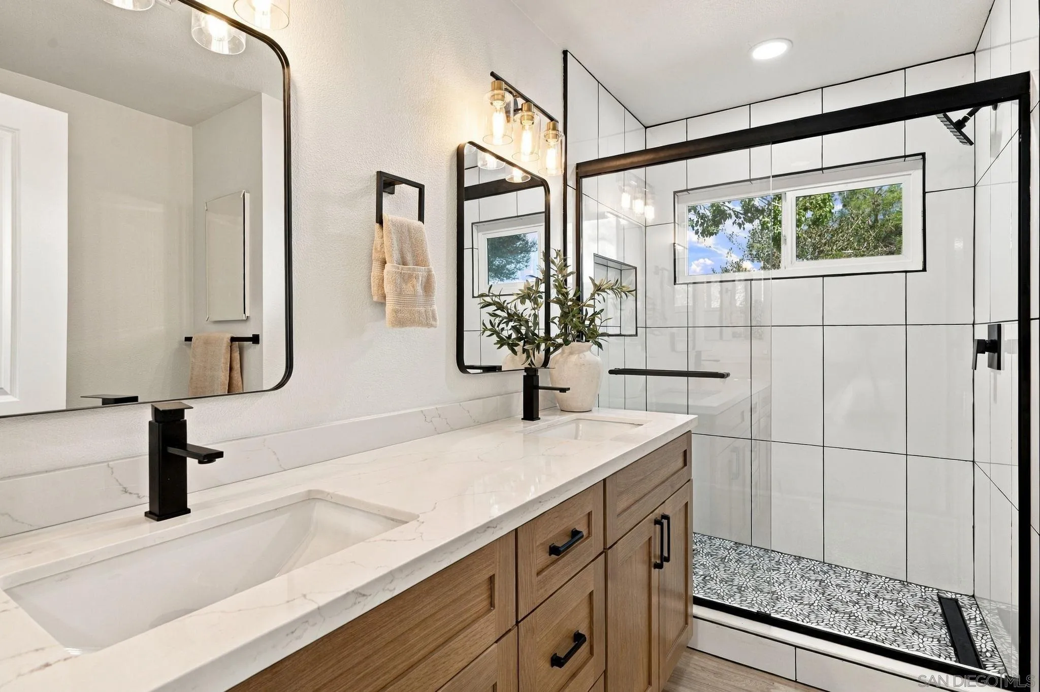 https://cdn.realtyfeed.com/cdn/127/260025087/42c91e5055b976a5061545458c4a1a8d.webp