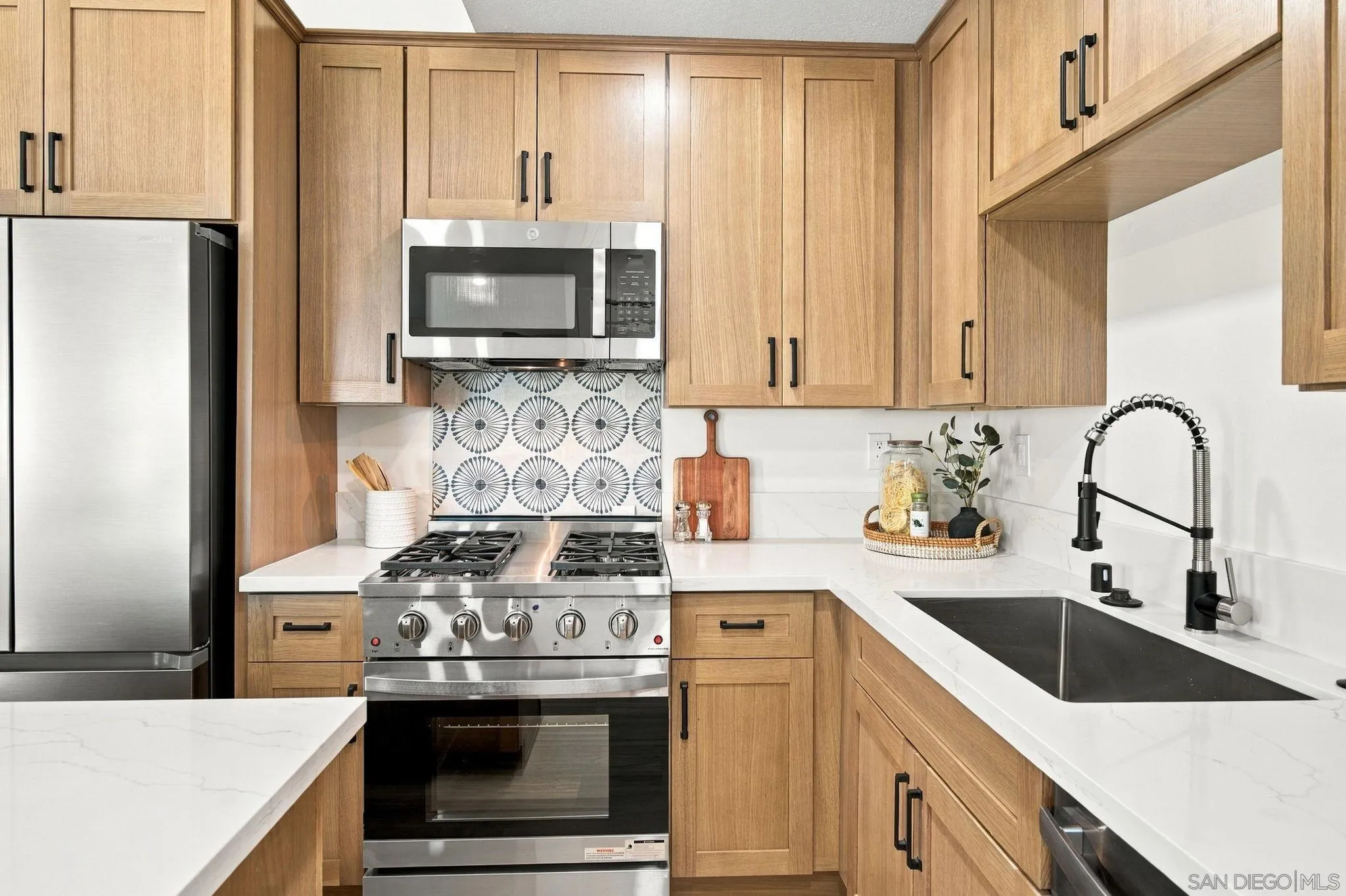https://cdn.realtyfeed.com/cdn/127/260025087/547c3bf9520f9c5cd295b41728dc369e.webp