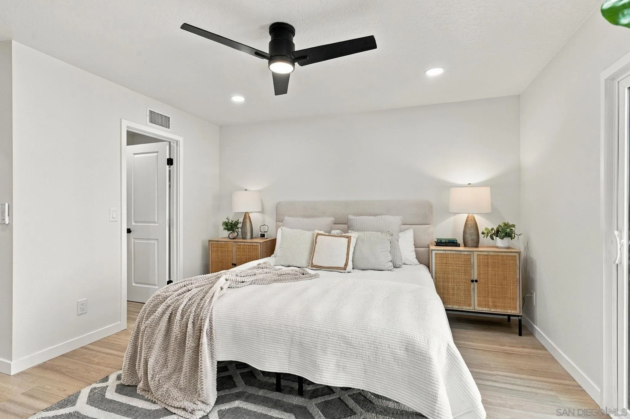 https://cdn.realtyfeed.com/cdn/127/260025087/7645579a48285fe906487f3e00eb2345.webp