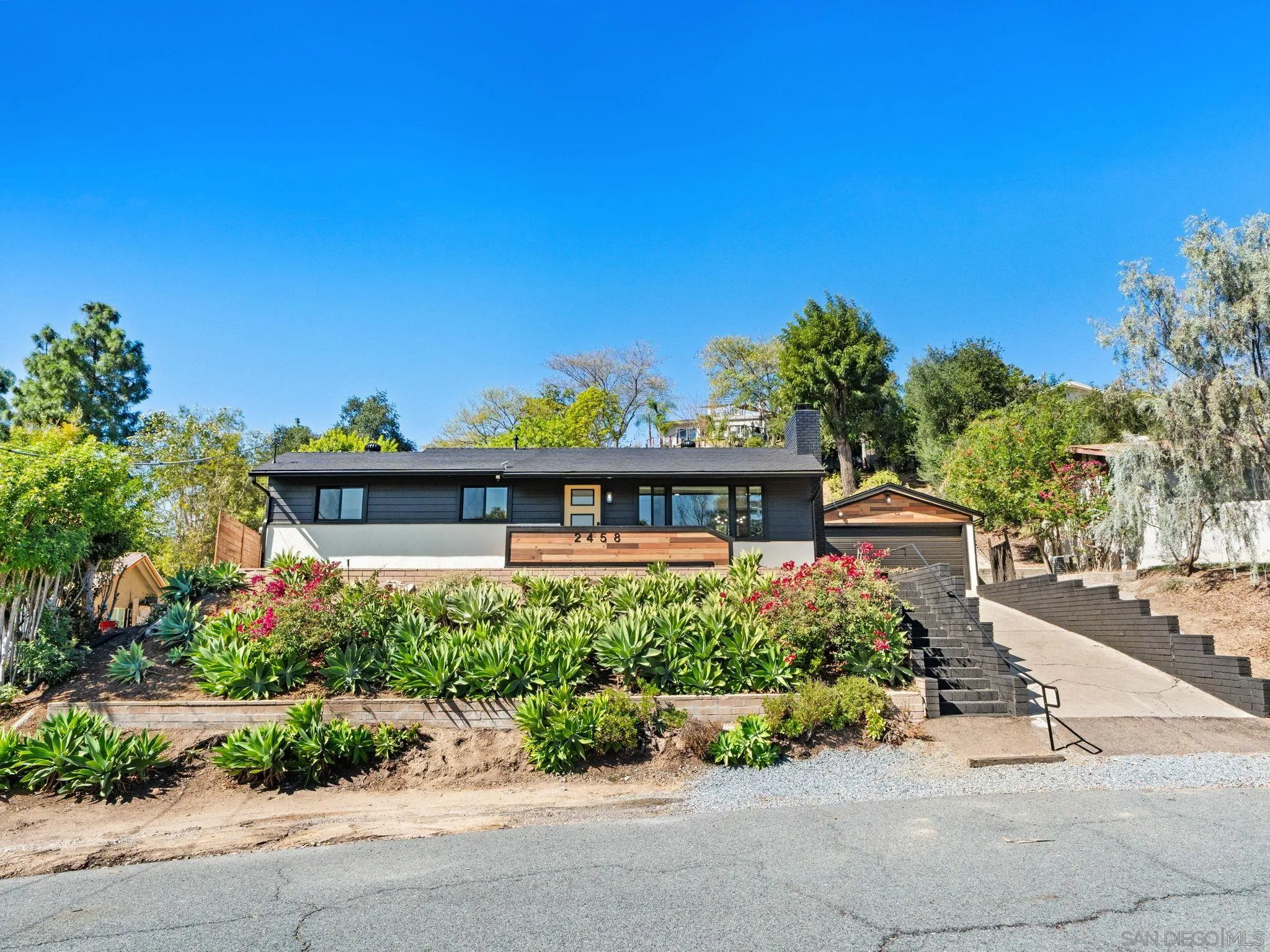 2458 Littleton, El Cajon, CA 92020