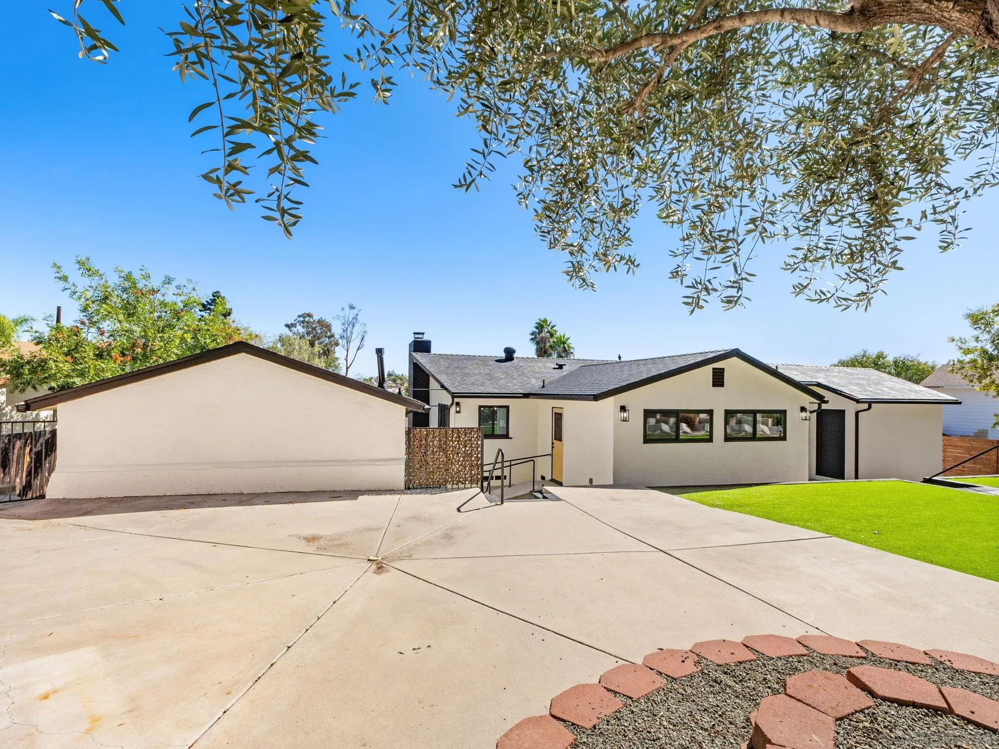 2458 Littleton, El Cajon, CA 92020